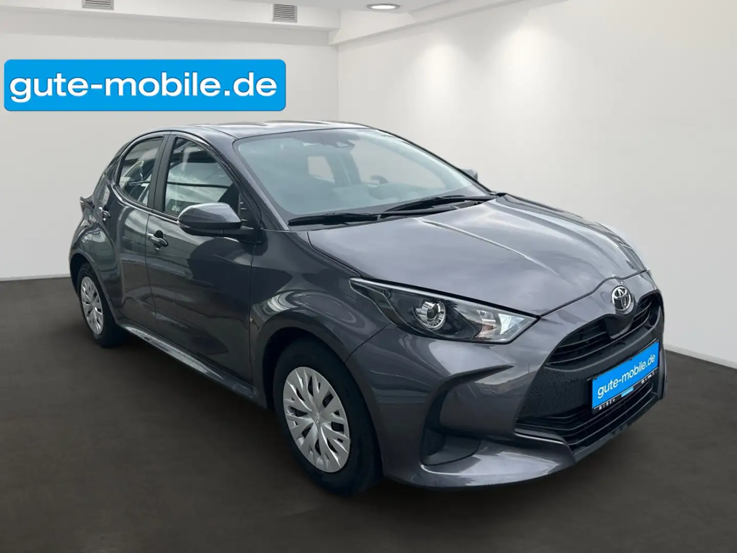 Toyota Yaris Comfort Сірий - 2