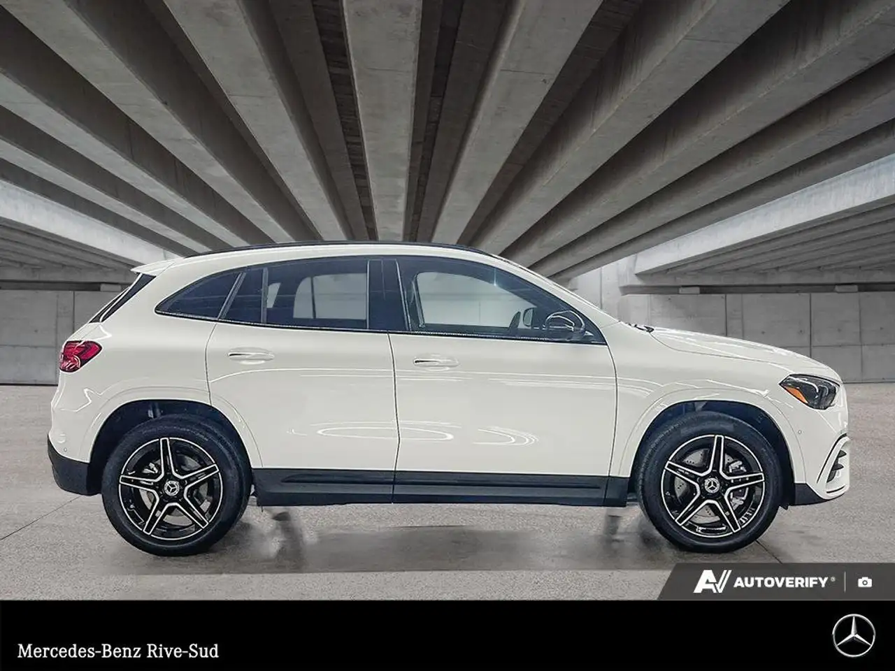 Mercedes-Benz GLA снимка Mercedes-Benz GLA
