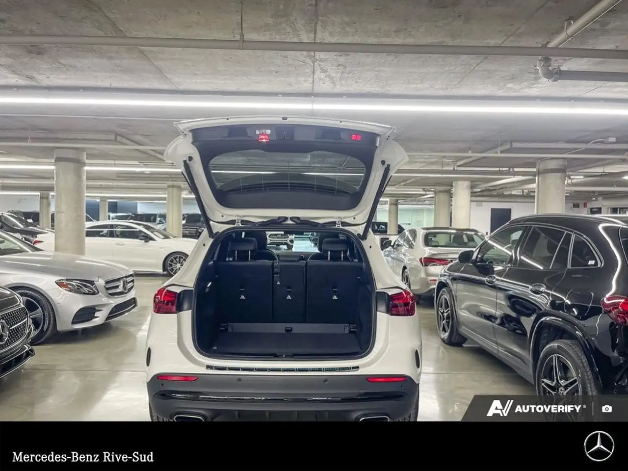 Mercedes-Benz GLA снимка Mercedes-Benz GLA