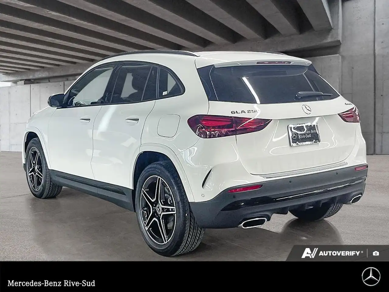 Mercedes-Benz GLA снимка Mercedes-Benz GLA