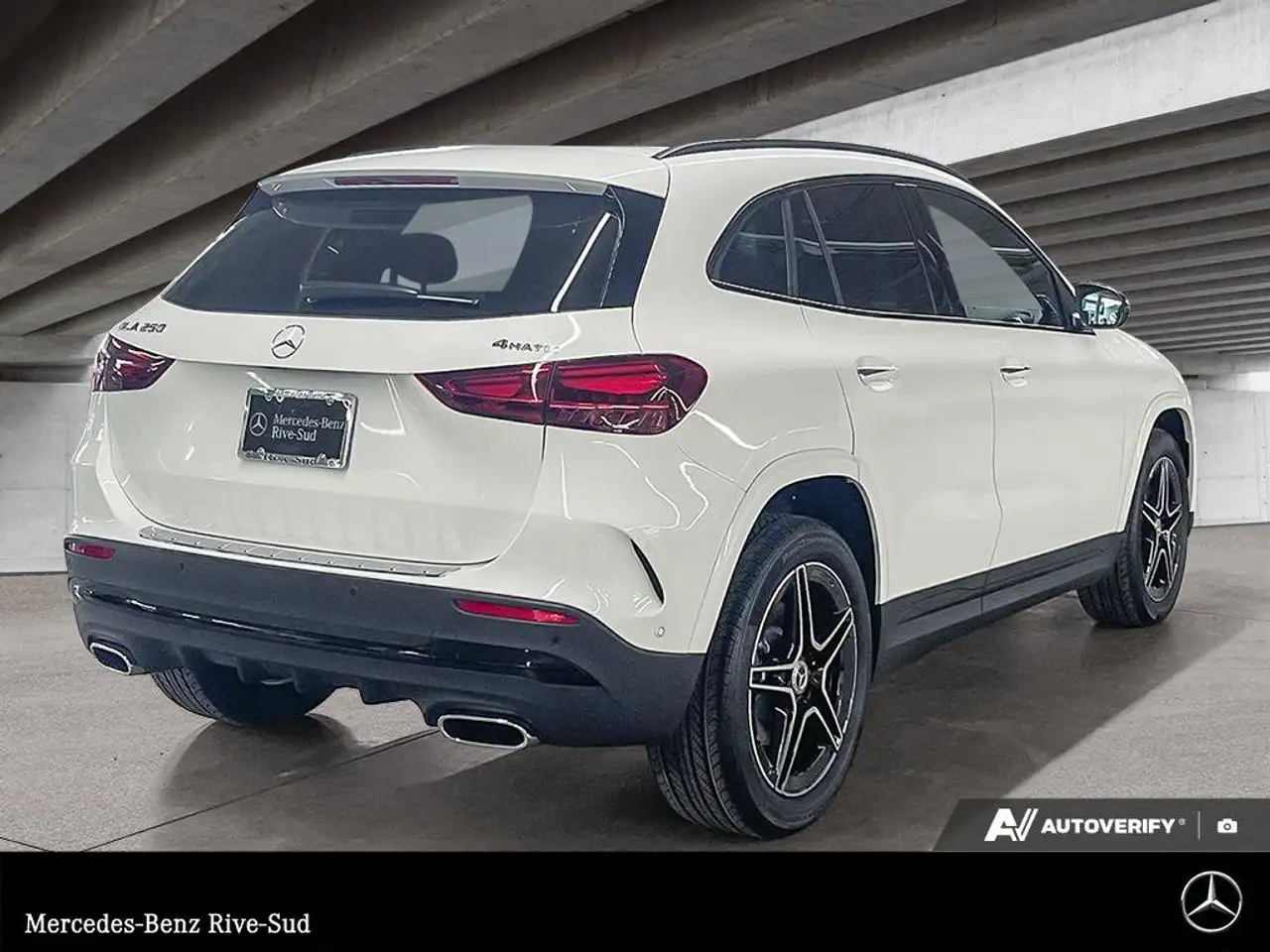 Mercedes-Benz GLA снимка Mercedes-Benz GLA