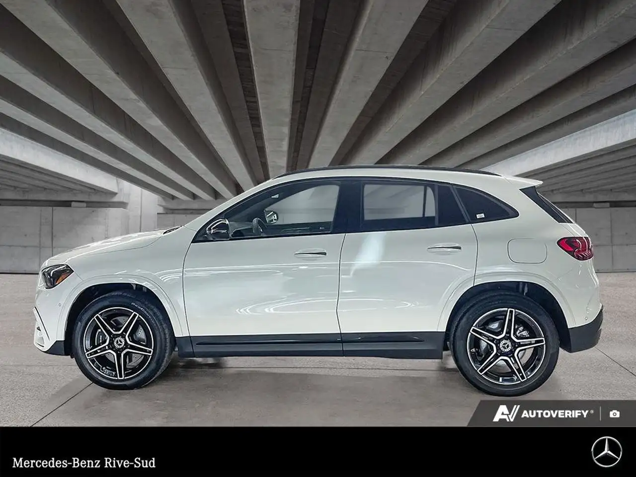 Mercedes-Benz GLA снимка Mercedes-Benz GLA