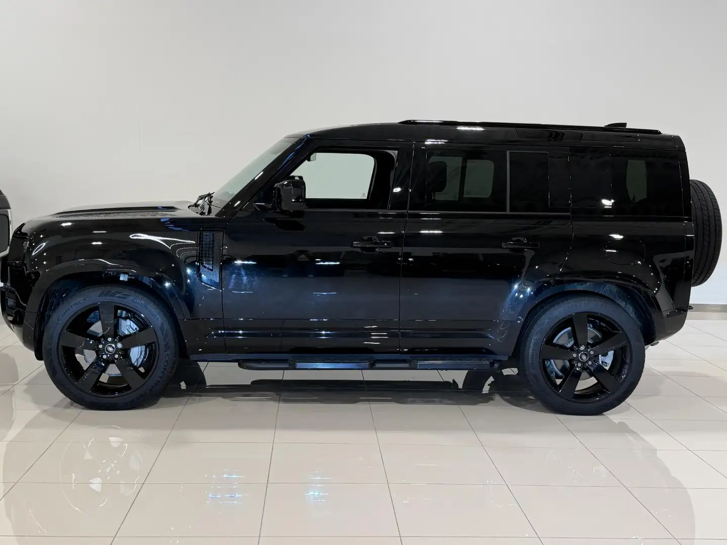 Land Rover Defender 110 2.0 P300e 110 X-Dynamic HSE Direct beschikbaar Noir - 2