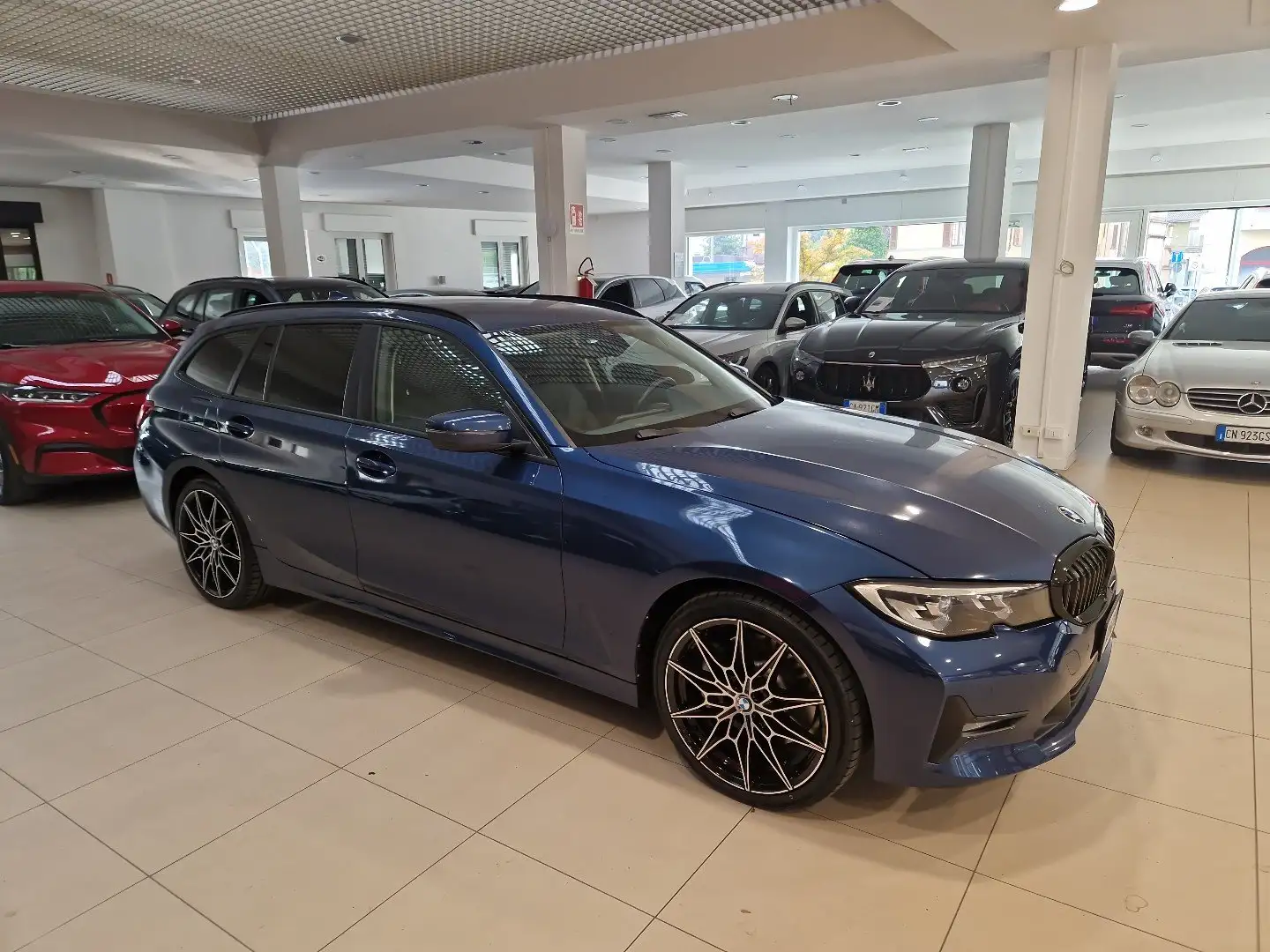 BMW 330 d 48V 286cv xDrive Touring auto Pelle Navi 19” Blu/Azzurro - 2