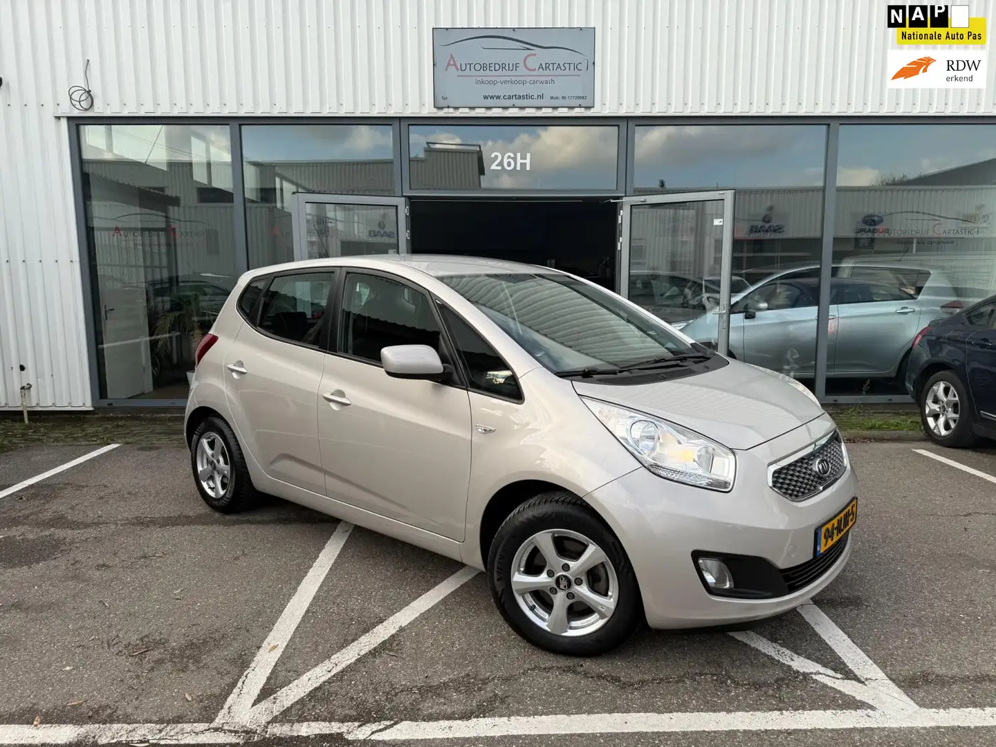 Kia Venga 1.6 CVVT Comfort Pack AUTOMAAT | 1e EIEGNAAR | CRU Grijs - 1