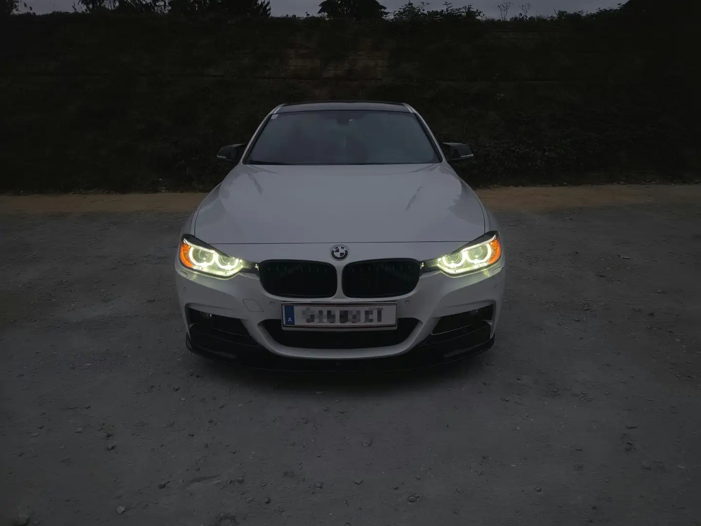 BMW 318 318d - 1