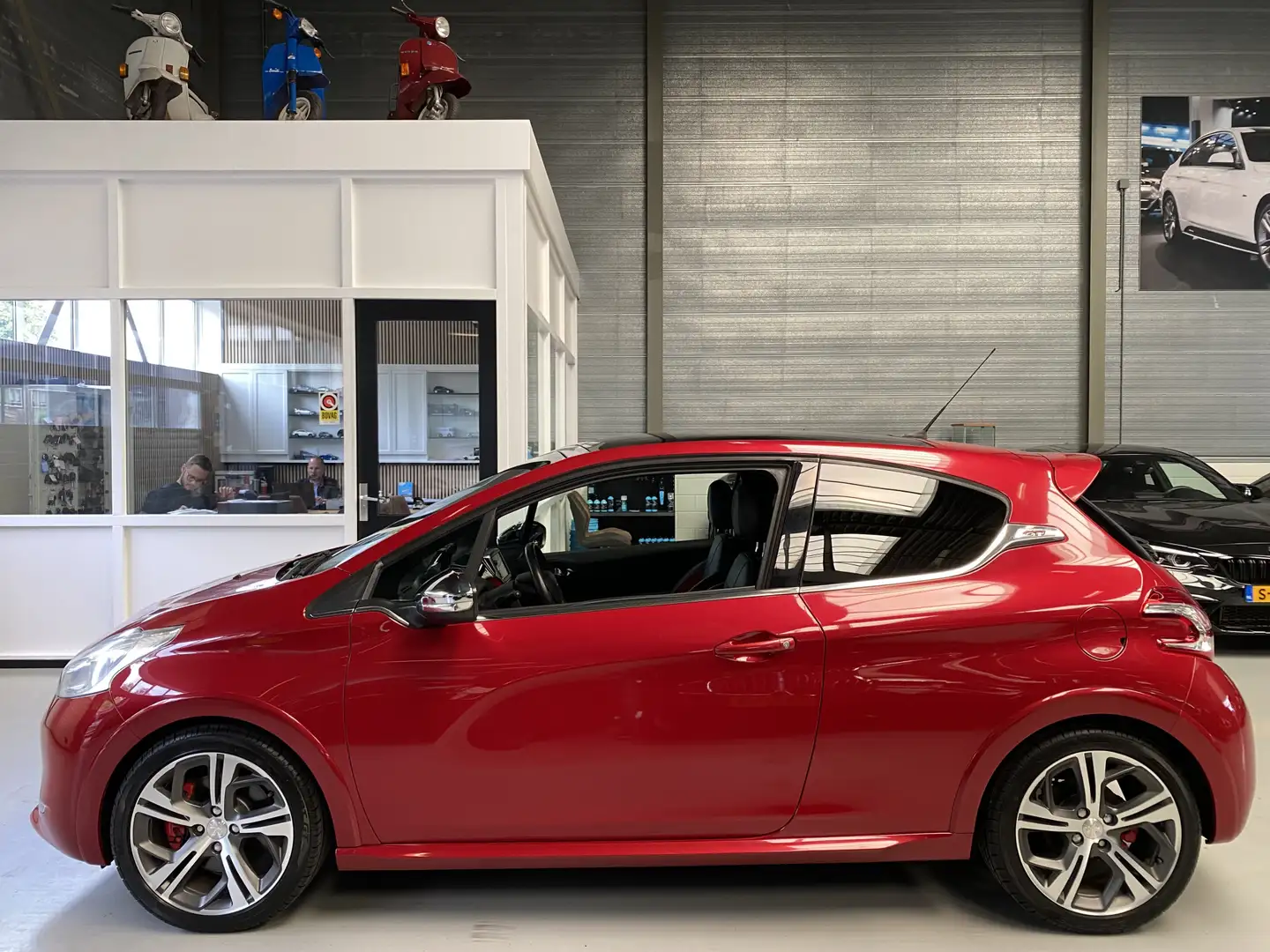 Peugeot 208 1.6 THP GTi JBL! Audio, Navi, Cruise Rood - 2