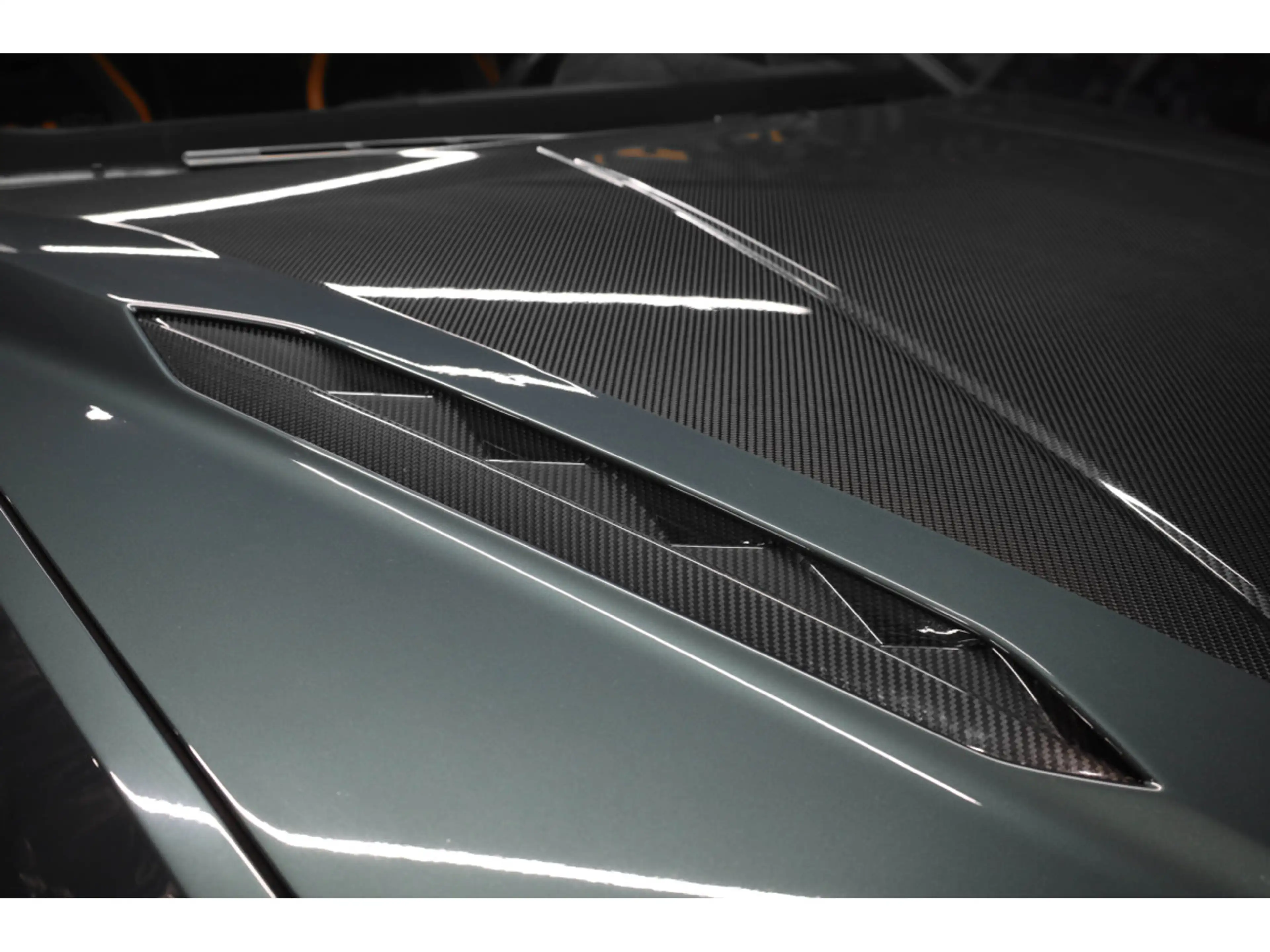 Lamborghini Urus PERFORMANTE Akrapovic / VERDE LARES — photo 15