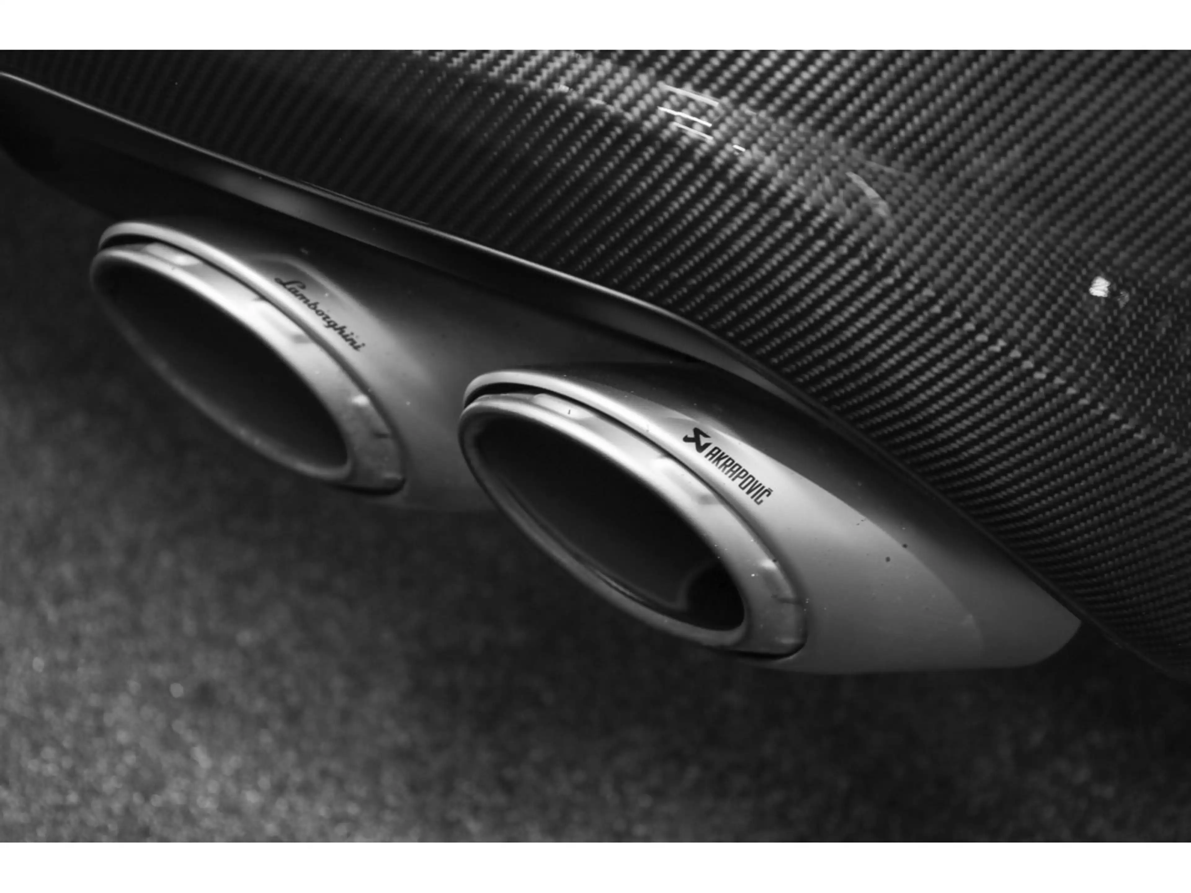 Lamborghini Urus PERFORMANTE Akrapovic / VERDE LARES — photo 13