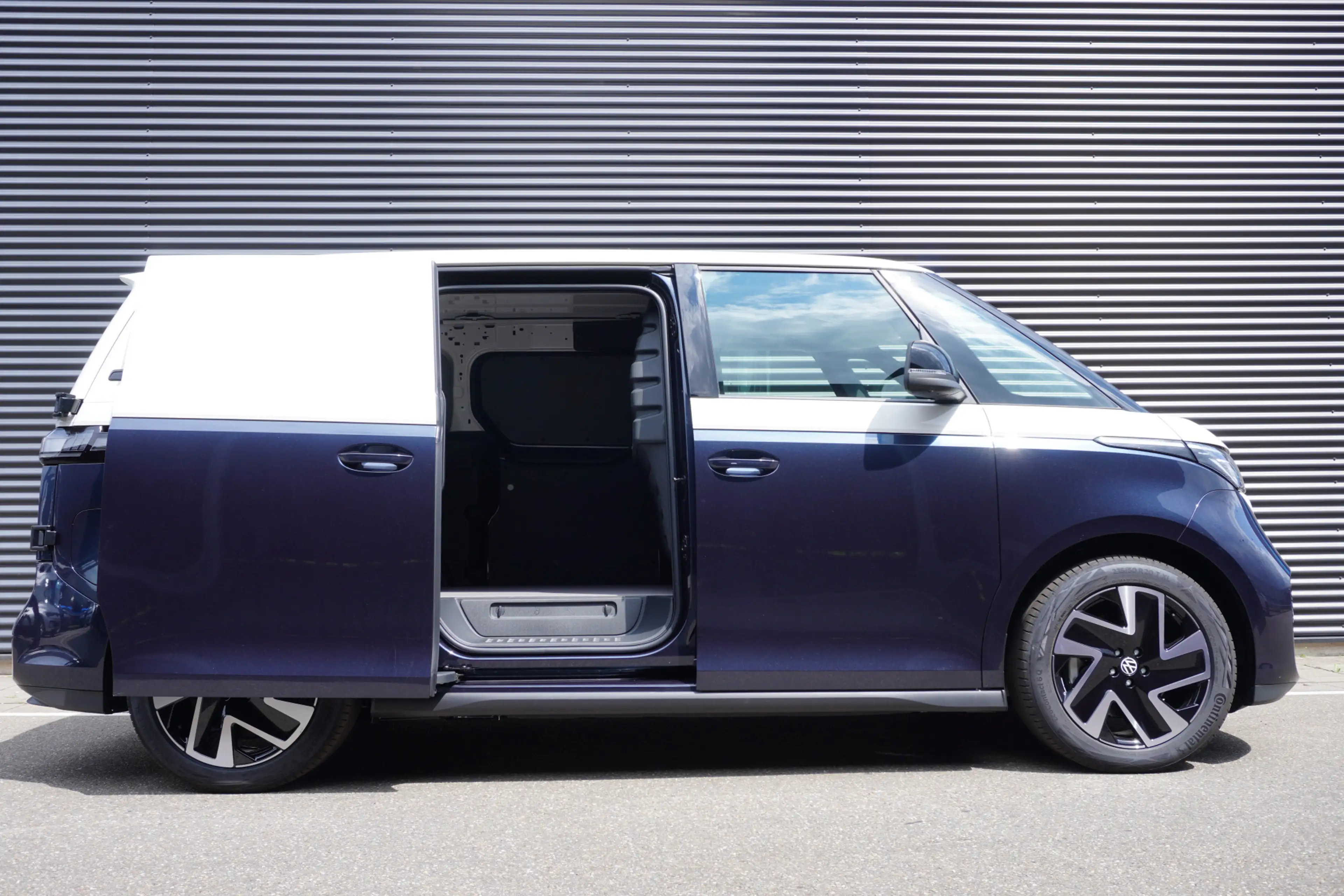 Volkswagen ID. Buzz Cargo ID. Buzz Cargo 340 pk 4-Motion, Bulli Limited Edit — photo 4