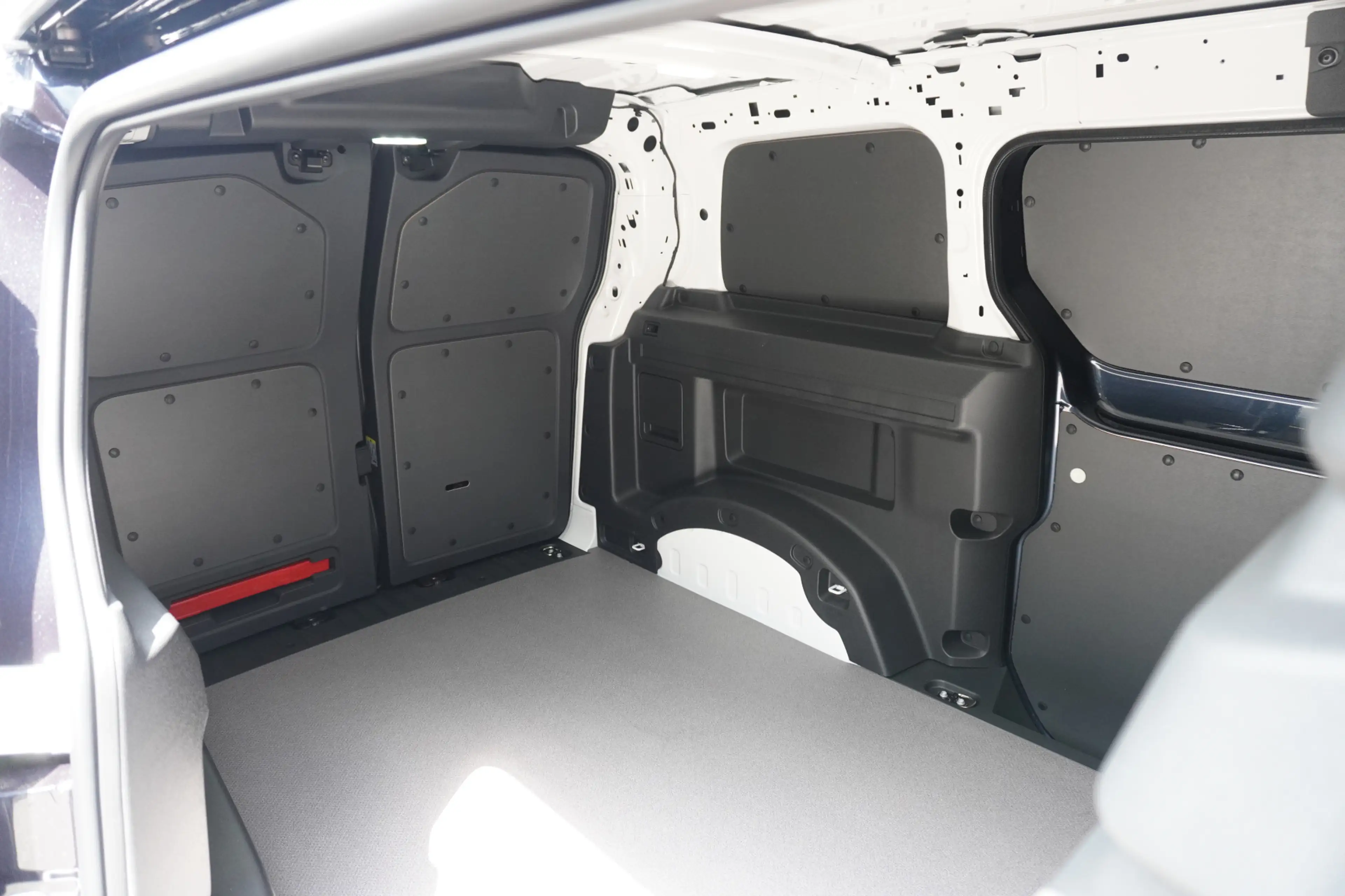 Volkswagen ID. Buzz Cargo ID. Buzz Cargo 340 pk 4-Motion, Bulli Limited Edit — photo 5