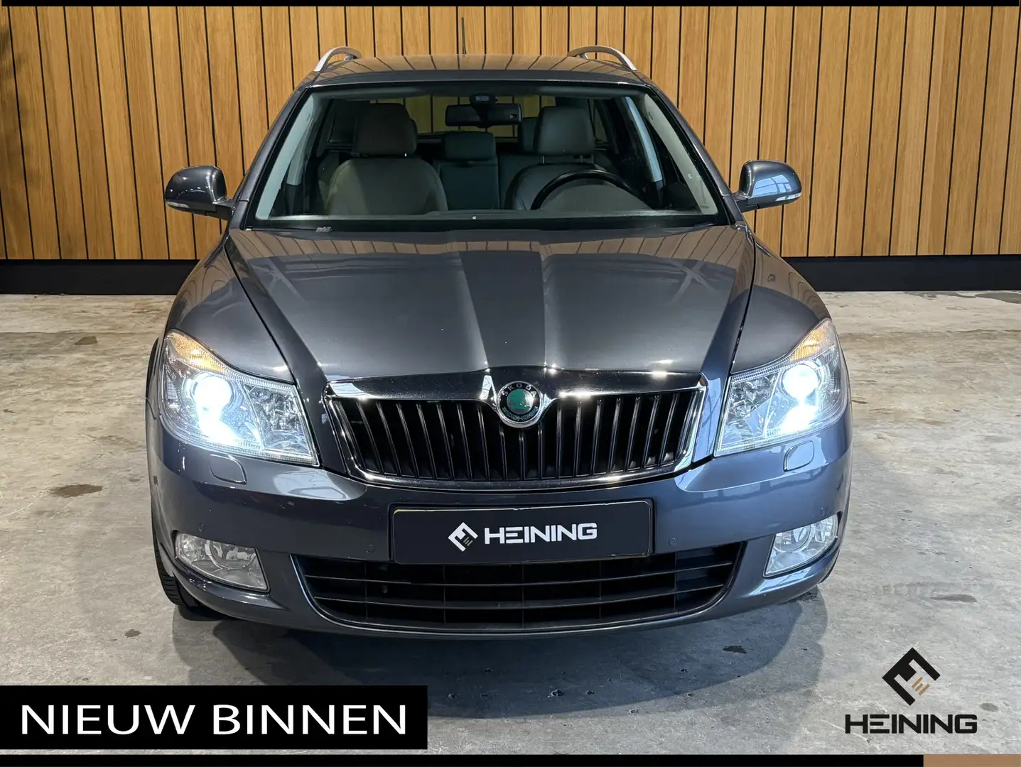 Skoda Octavia Combi 1.2 TSI Elegance Business Line Automaat. Led Gris - 2