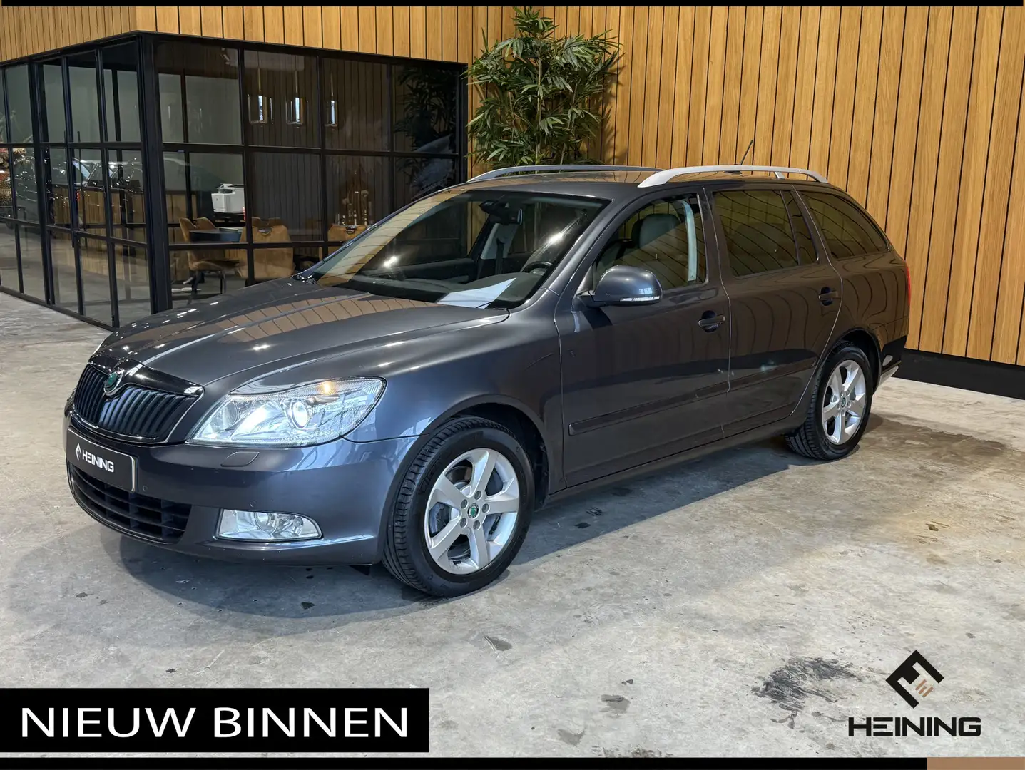 Skoda Octavia Combi 1.2 TSI Elegance Business Line Automaat. Led Gris - 1