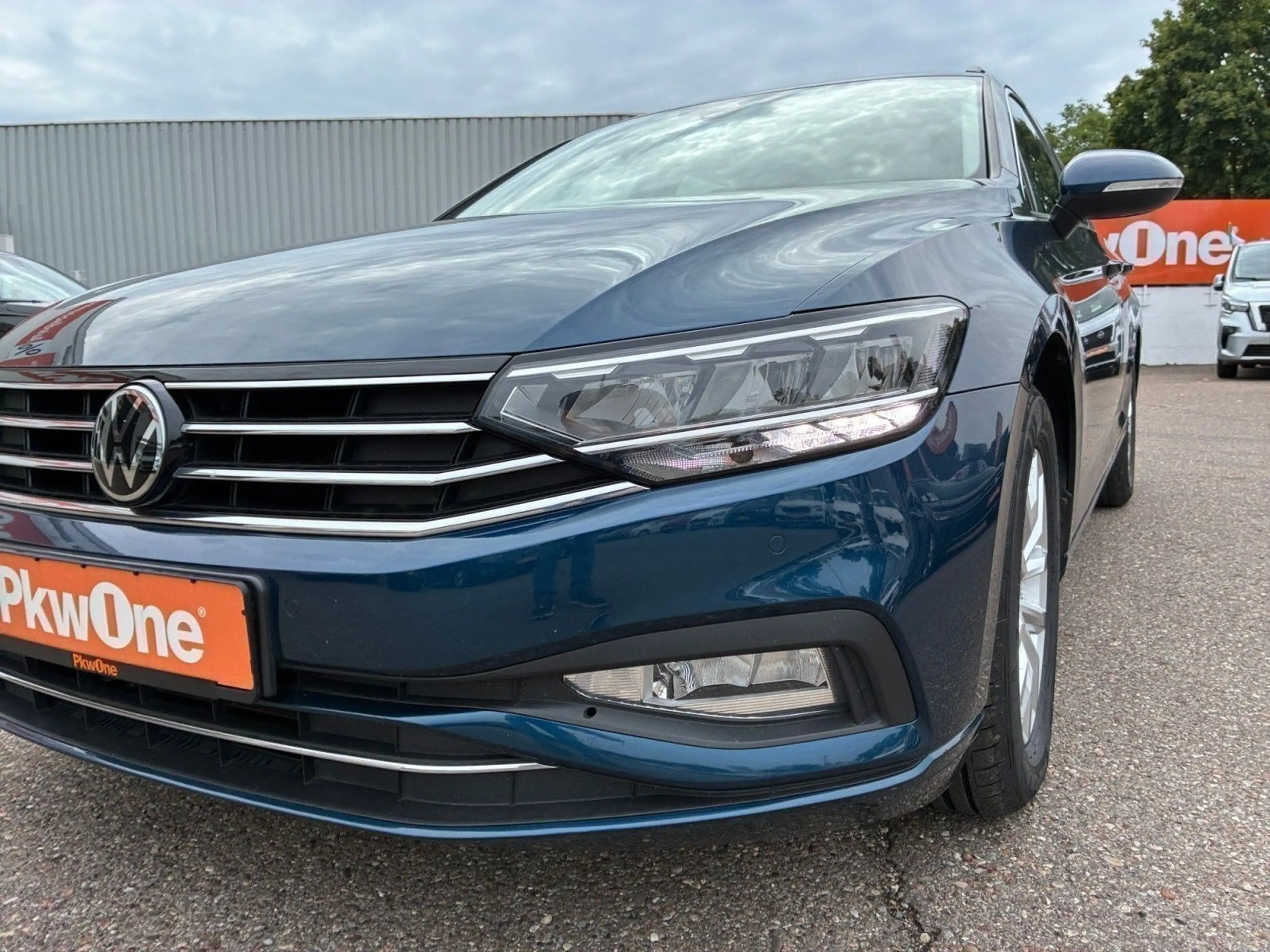 Volkswagen Passat Variant 2.0 TDI ACC*NAVI*SHZ*PDC*KAMERA*L — photo 12