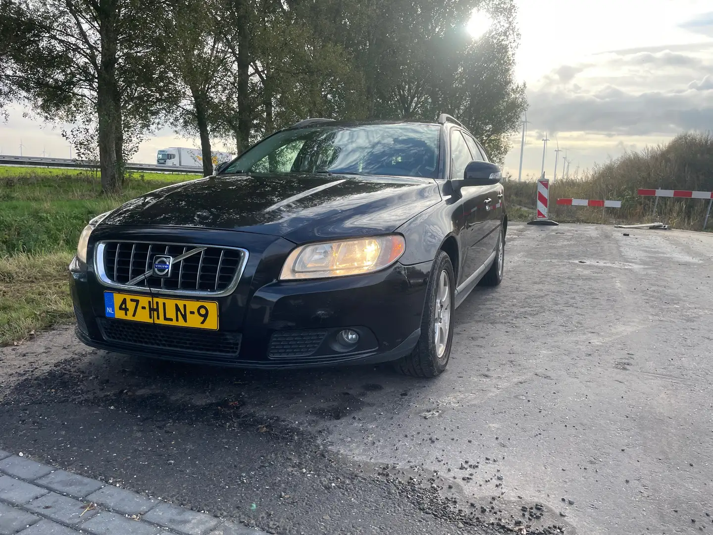 Volvo V70 V70 2.0 Kinetic Zwart - 1