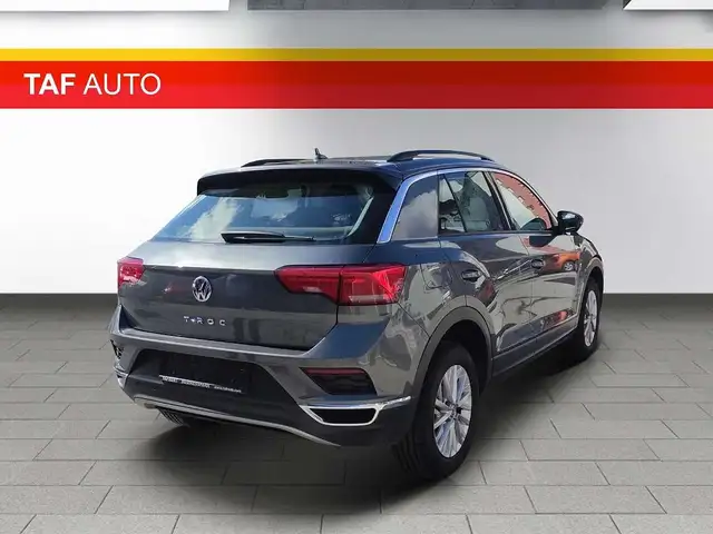 Volkswagen T-Roc view 11