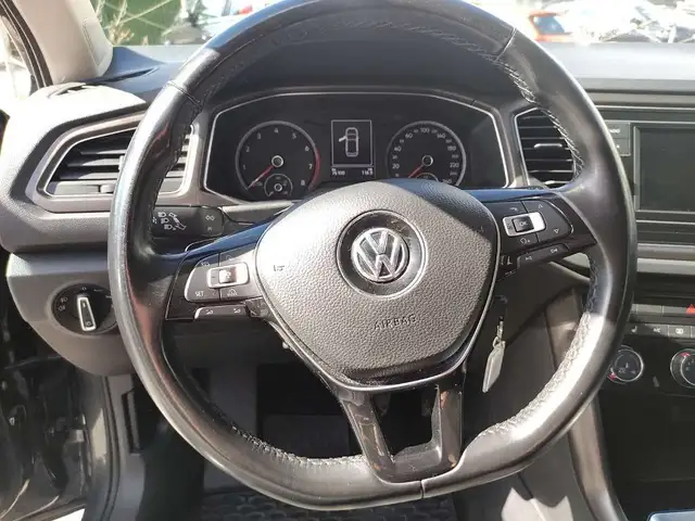 Volkswagen T-Roc view 13