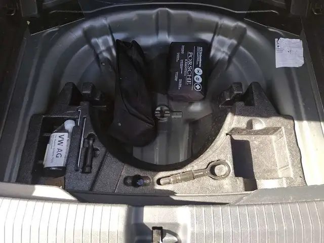 Volkswagen T-Roc view 9