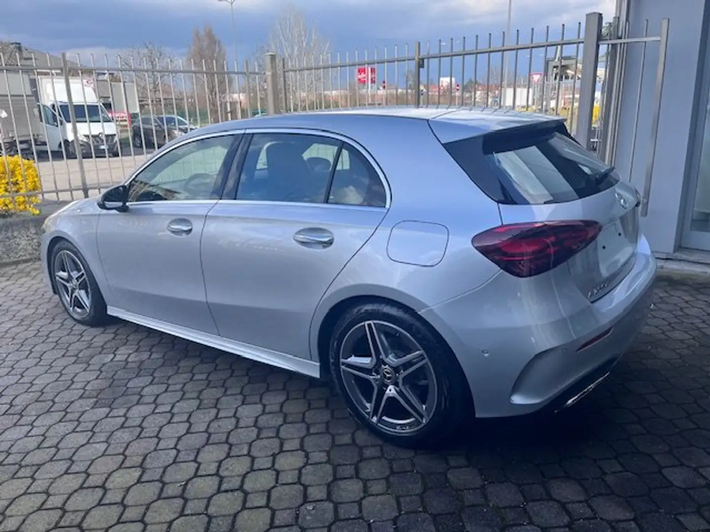 Mercedes-Benz A 200 d AMG Line Premium auto Zilver - 2