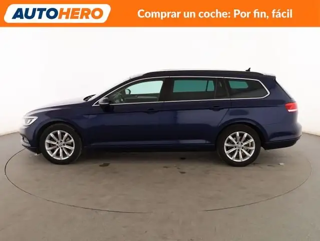 Volkswagen Passat view 3