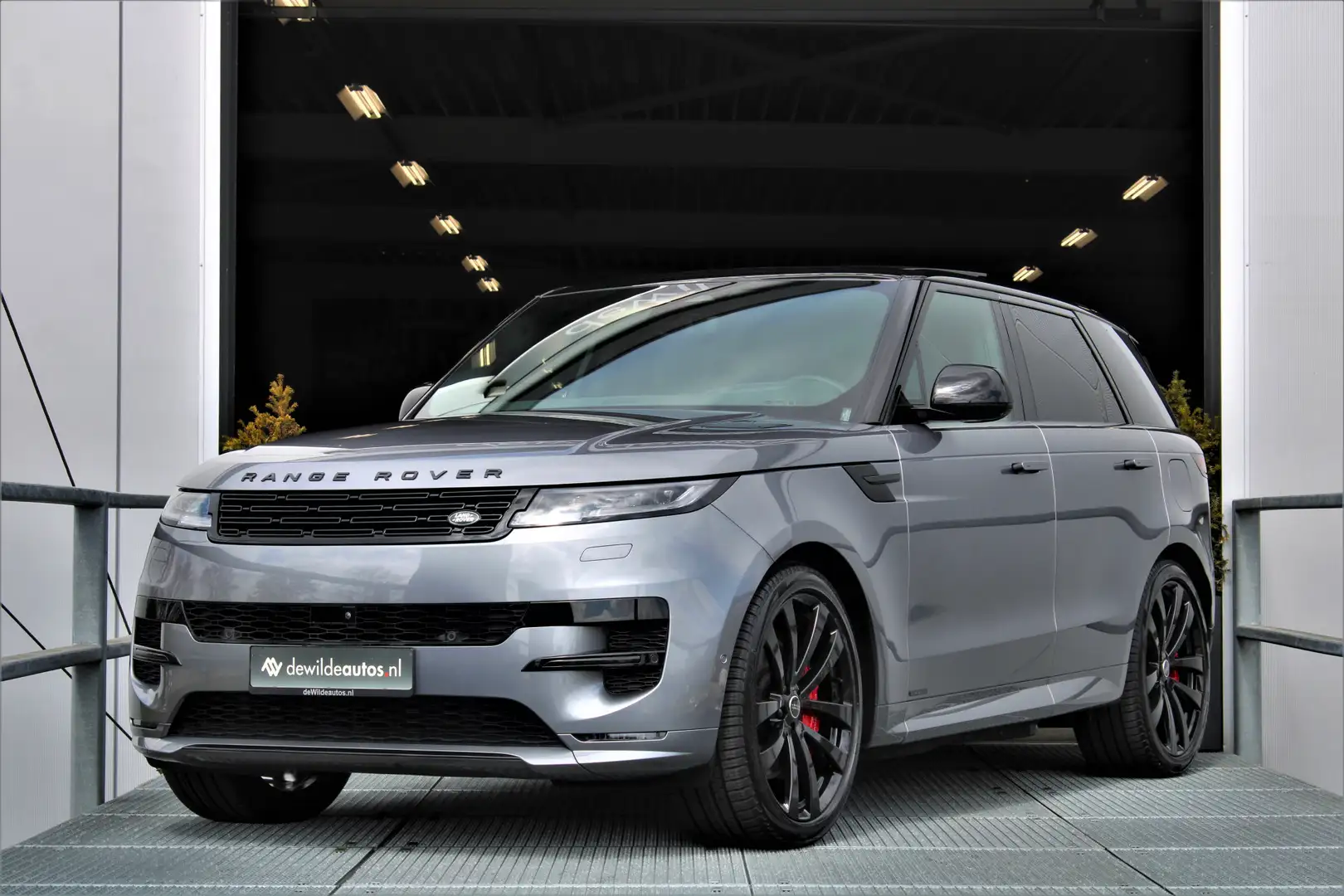 Land Rover Range Rover Sport 3.0 P550e Autobiography Dynamic 550pk Pano Vierwie Grijs - 1