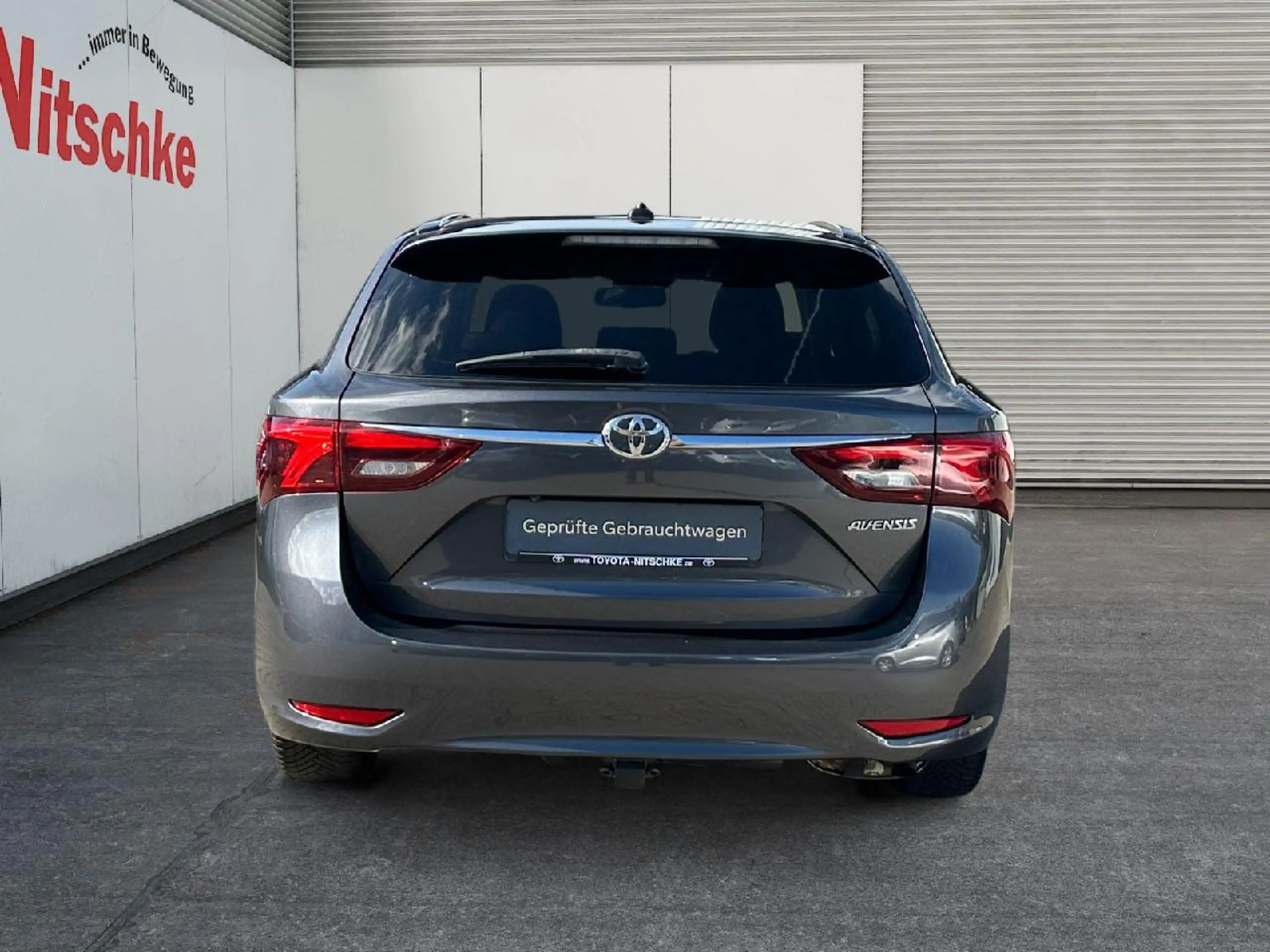 Toyota Avensis Edition-S+, AHK — photo 4