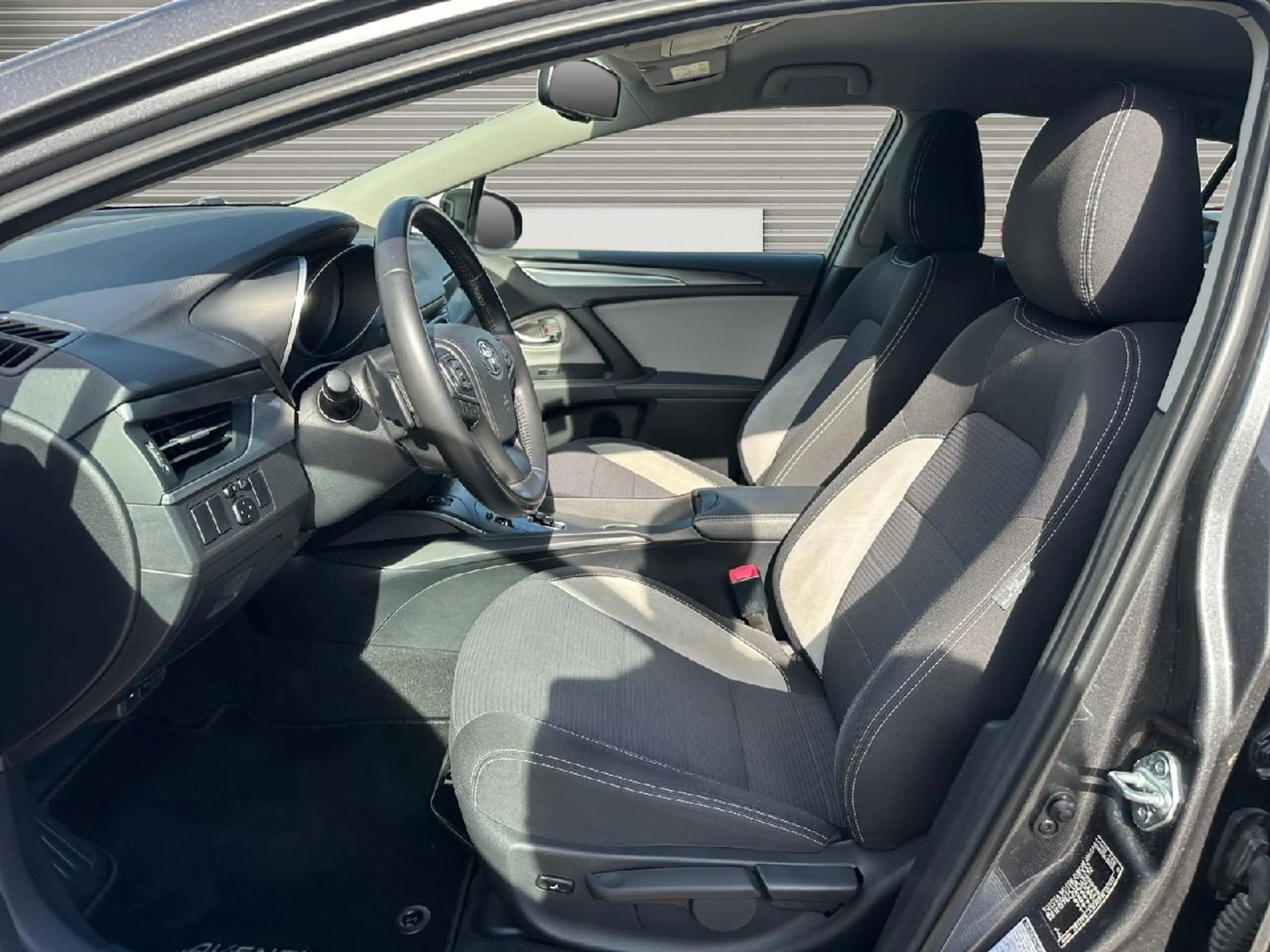 Toyota Avensis Edition-S+, AHK — photo 9