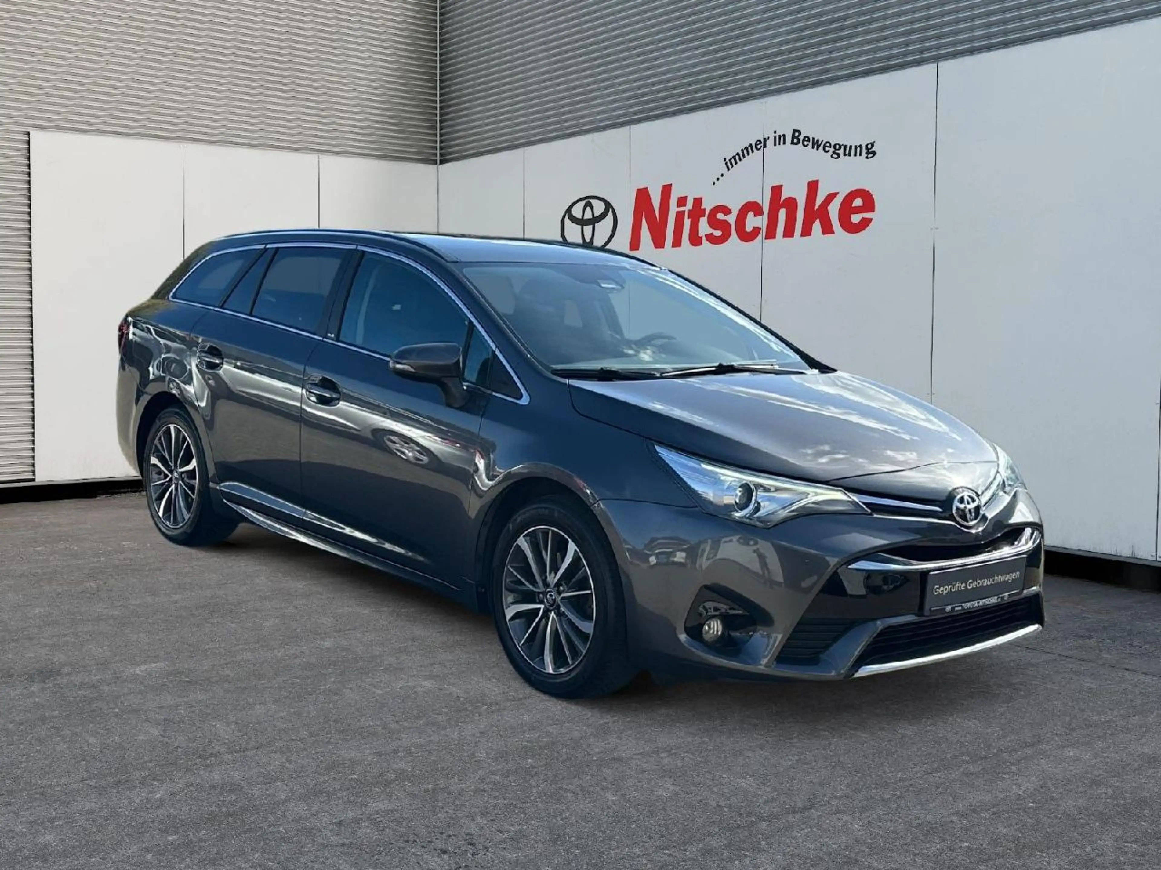 Toyota Avensis Edition-S+, AHK — photo 7