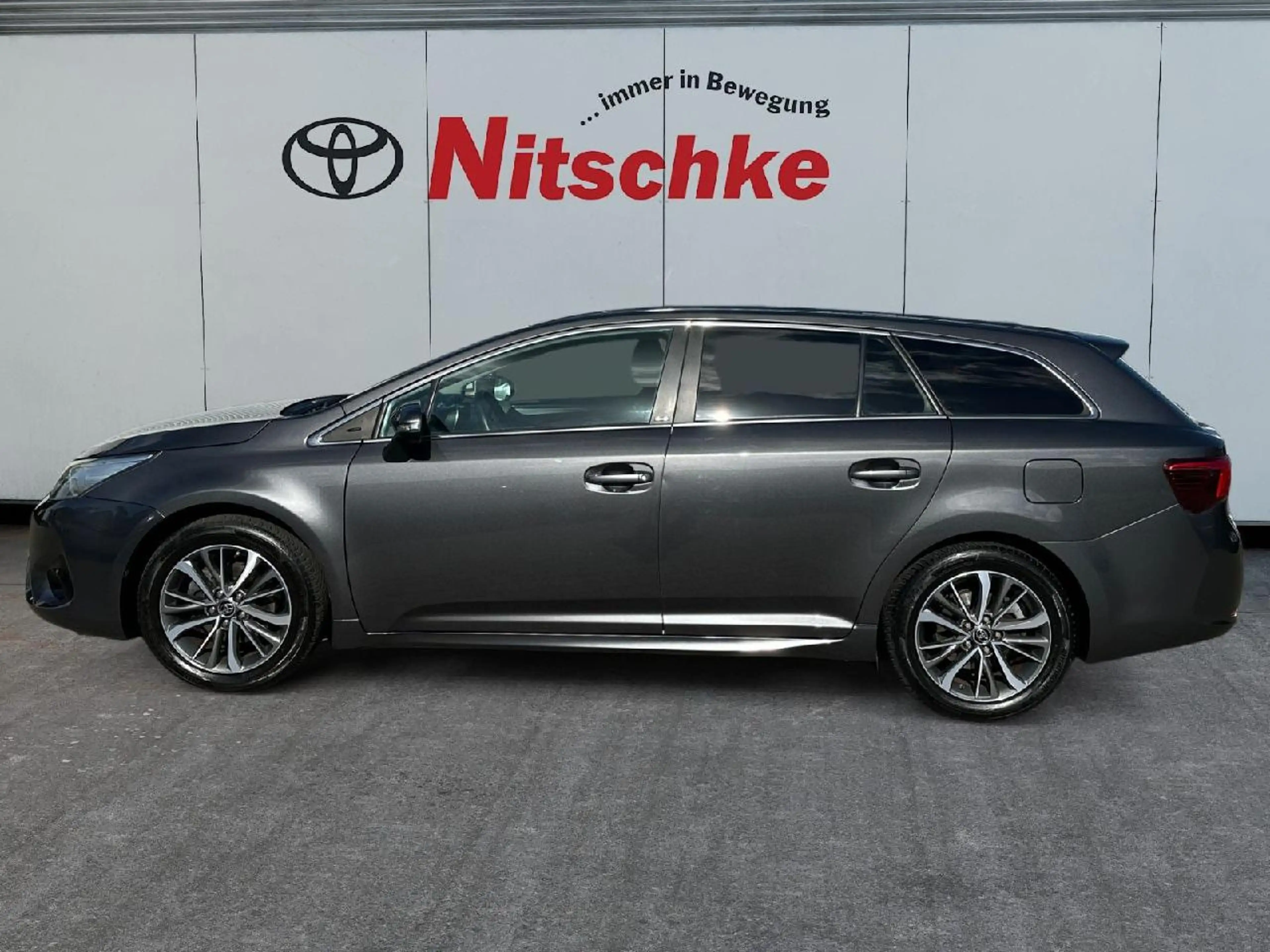Toyota Avensis Edition-S+, AHK — photo 2