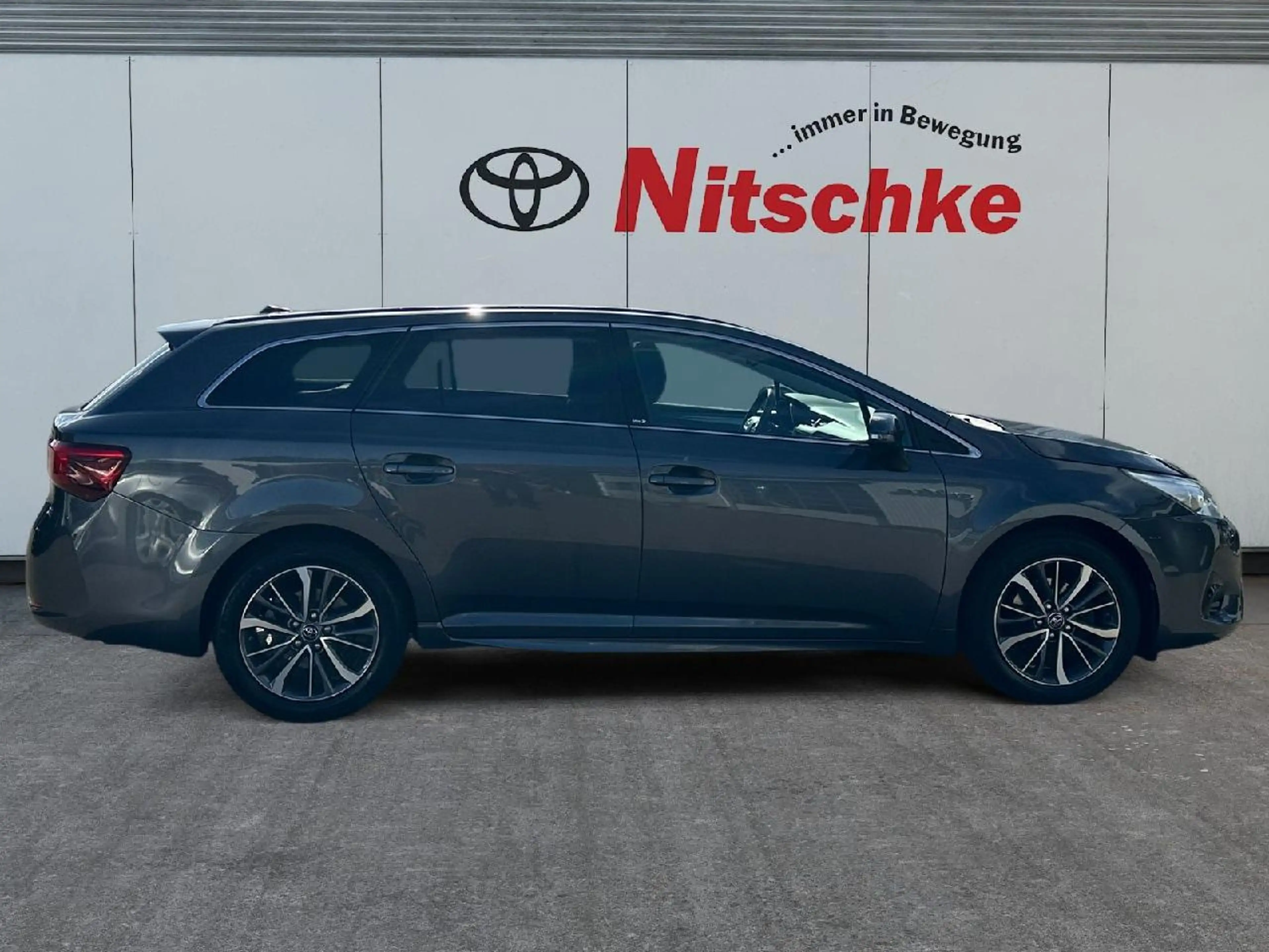 Toyota Avensis Edition-S+, AHK — photo 6