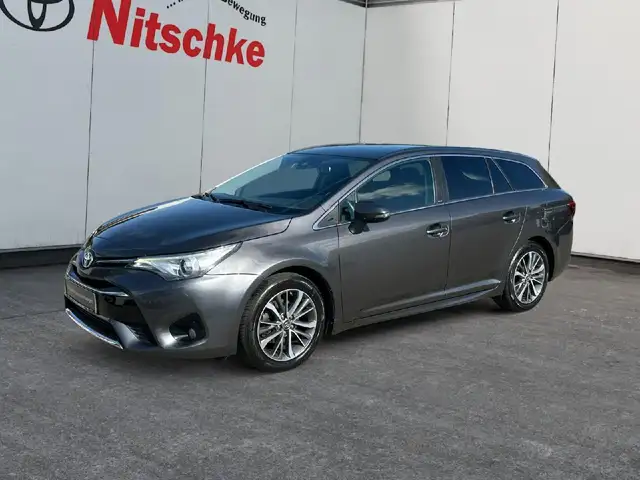 Toyota Avensis Edition-S+, AHK