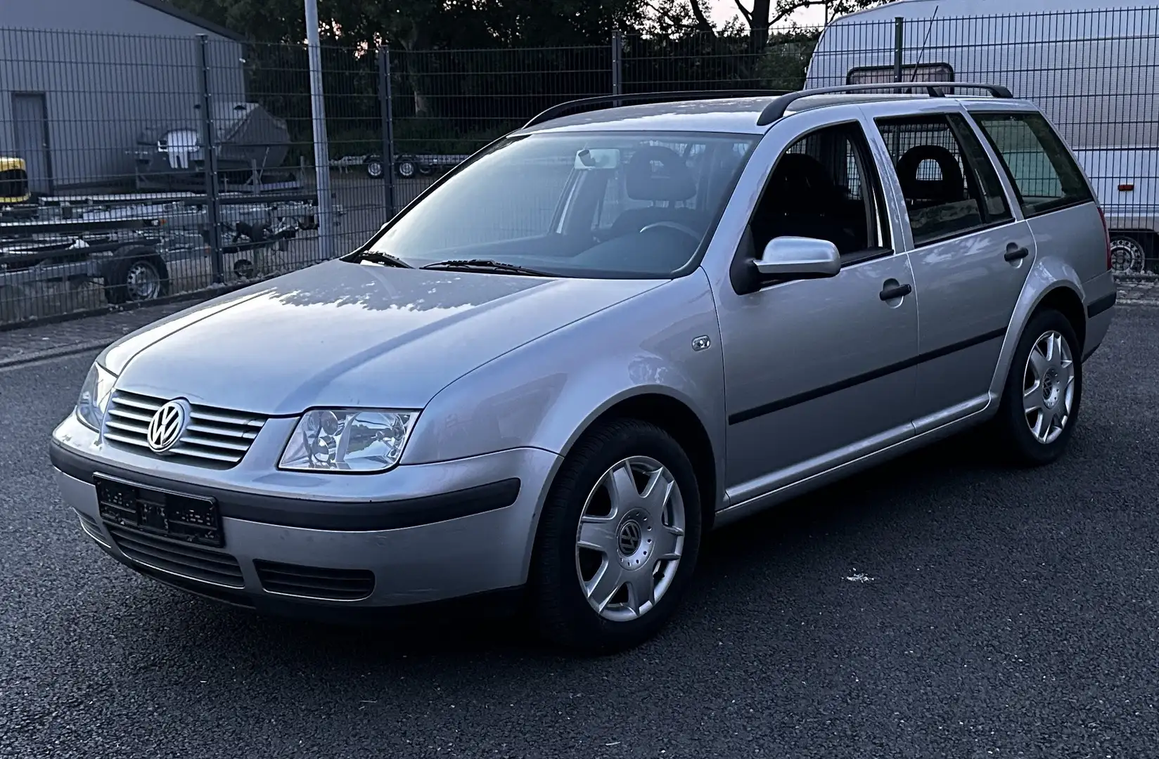 Volkswagen Bora Bora Variant 2.0 Trendline Plateado - 1