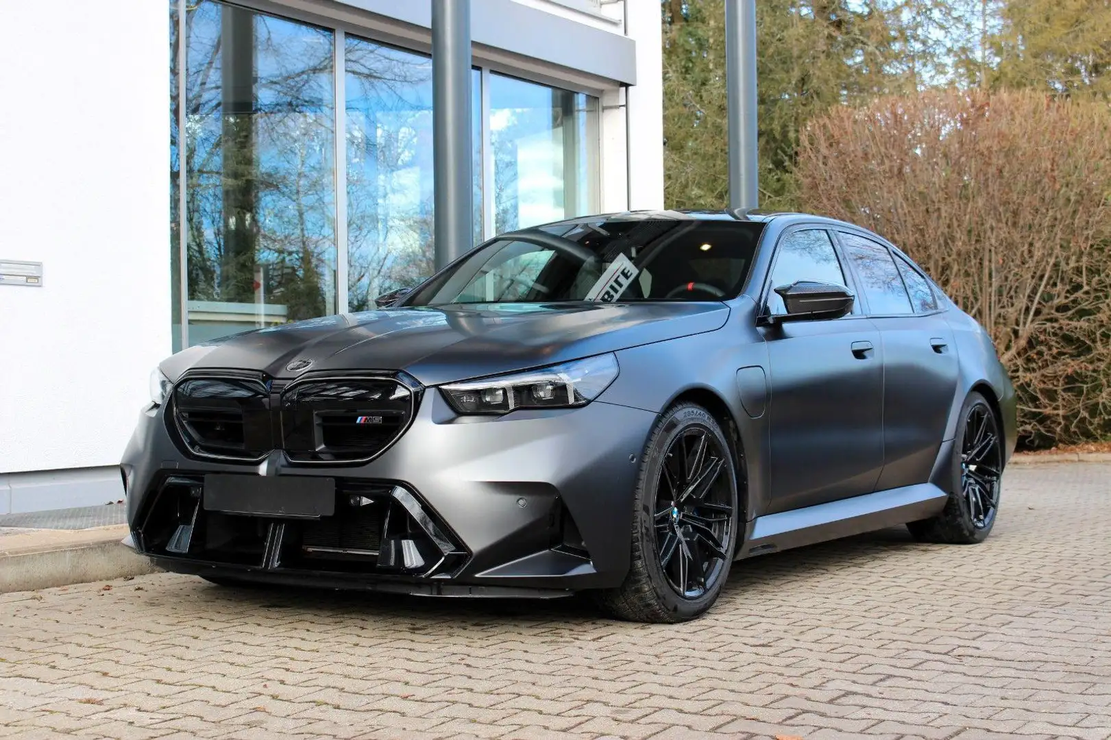 BMW M5 | Frozen Dark Grey | Carbon | Bowers & Wilkins Šedá - 1