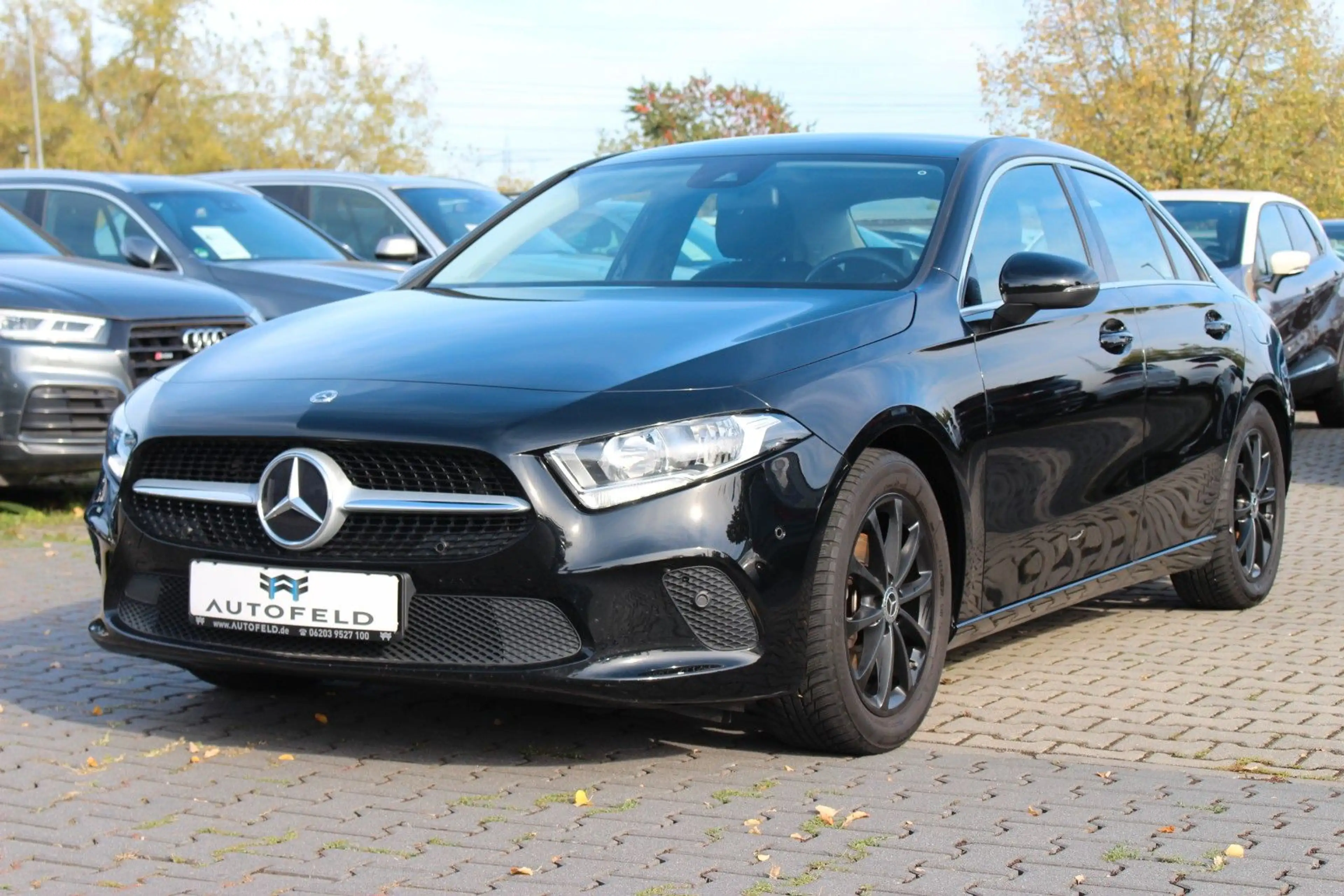 Mercedes-Benz A 180 /VOLL SHEFT/KLIMA/SHZ/PDC/TEMP/NAVI/8FACH/