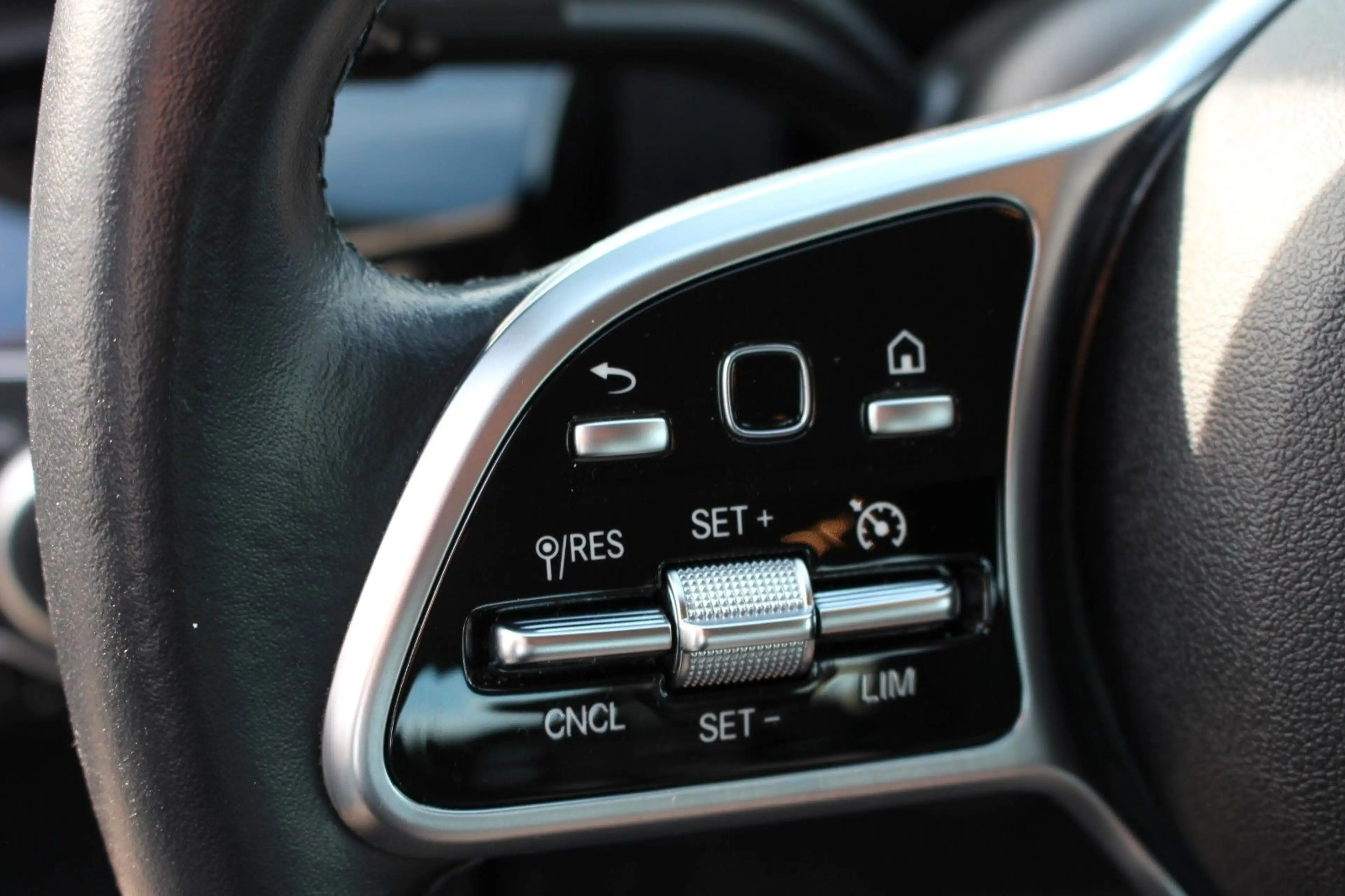 Mercedes-Benz A 180 /VOLL SHEFT/KLIMA/SHZ/PDC/TEMP/NAVI/8FACH/ — photo 13