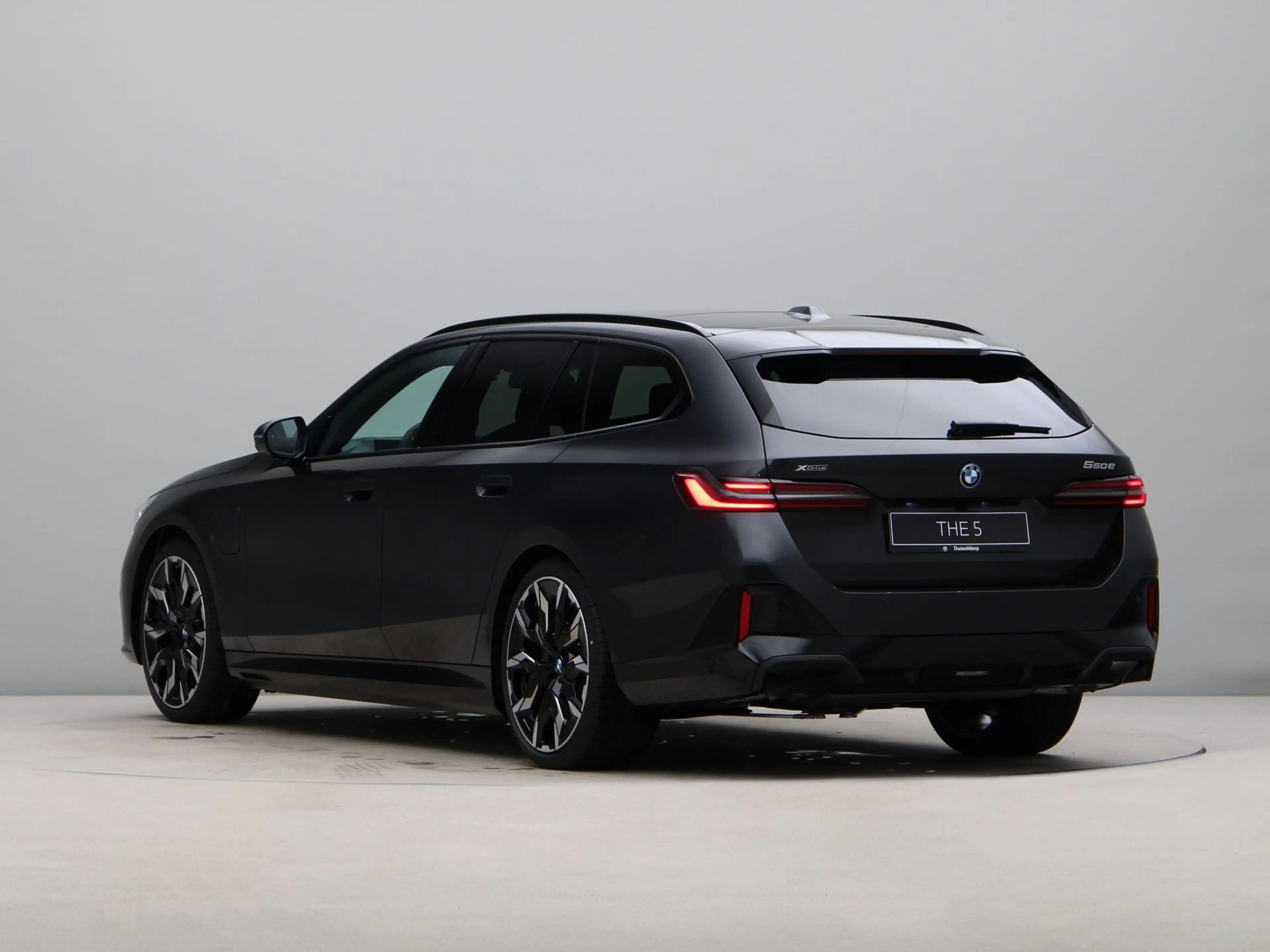 BMW 550 5 serie Touring 550e xDrive — photo 11