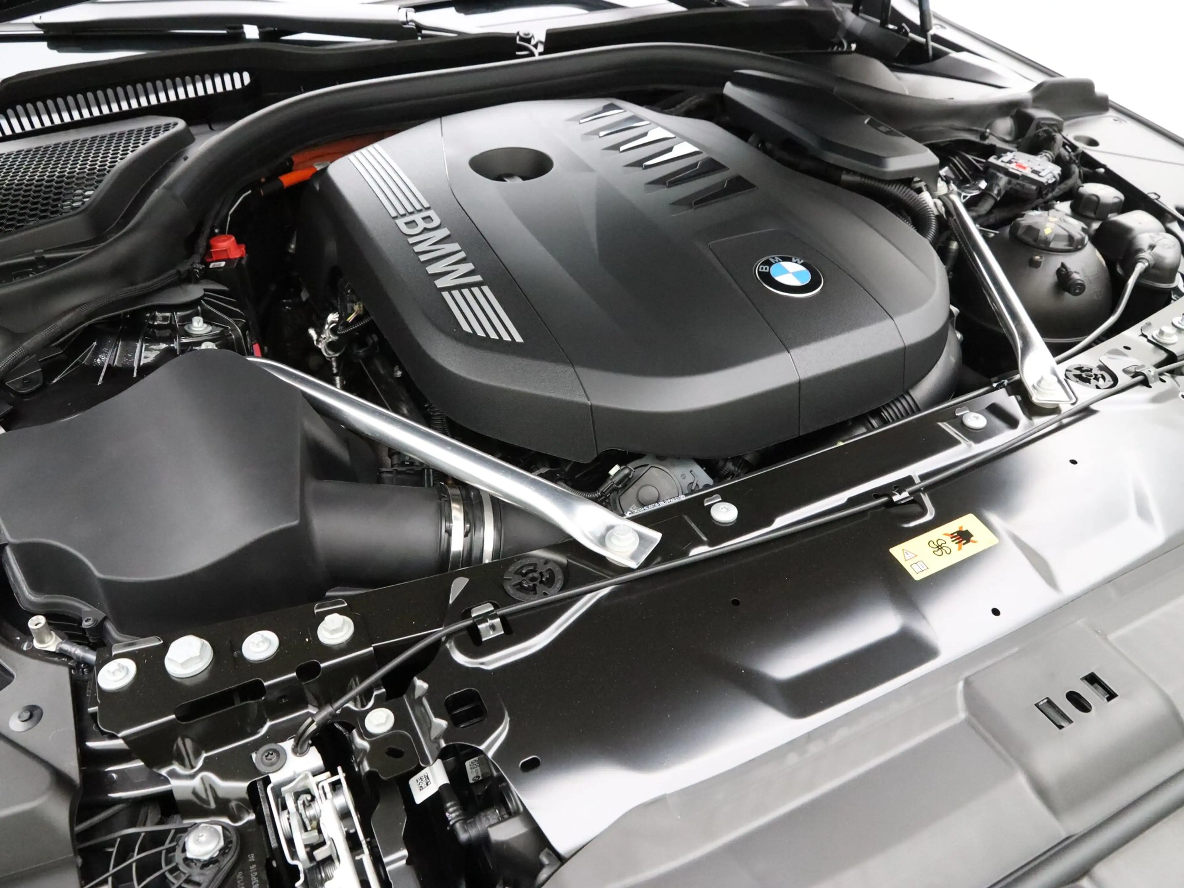 BMW 550 5 serie Touring 550e xDrive — photo 4