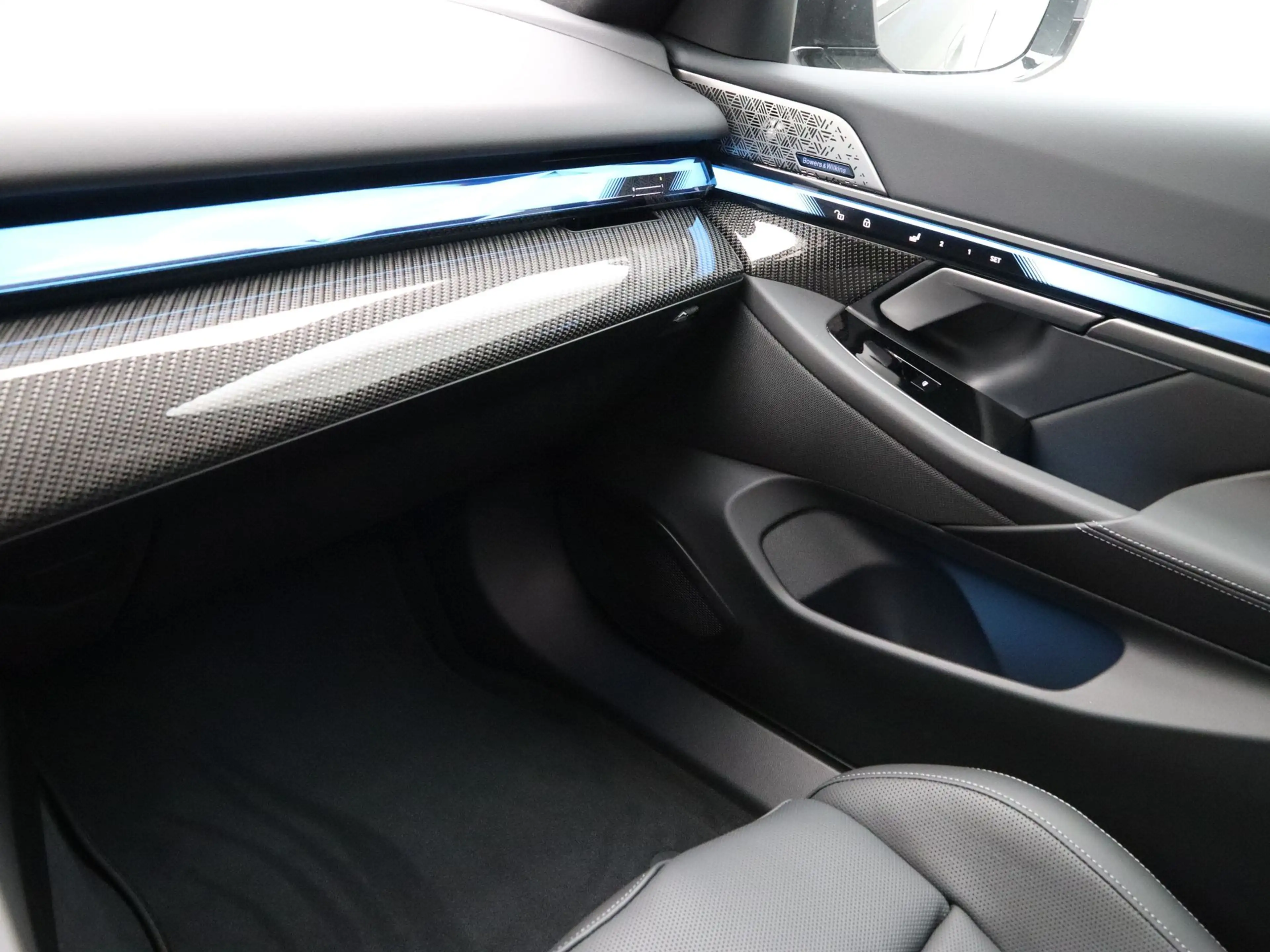 BMW 550 5 serie Touring 550e xDrive — photo 15