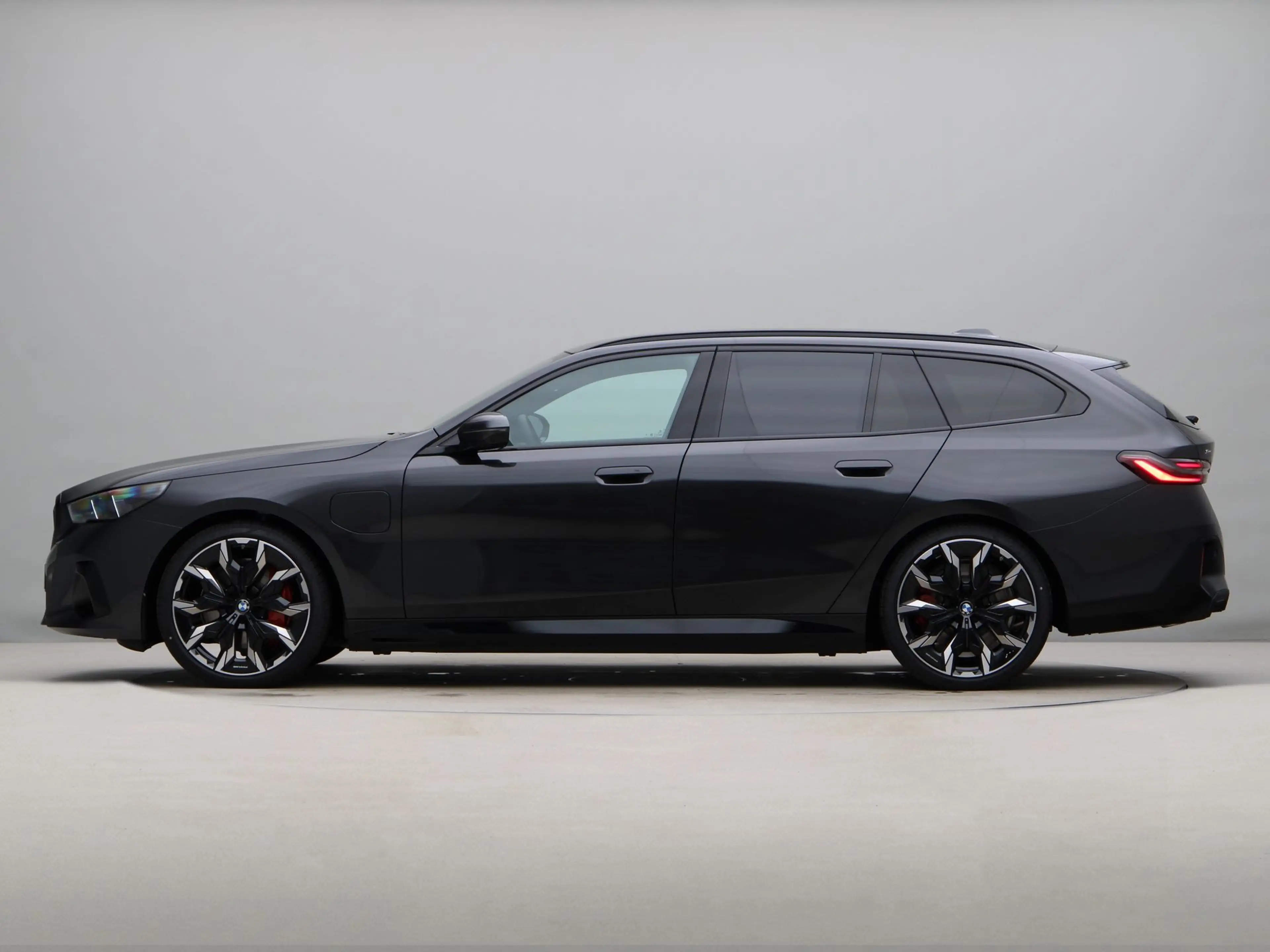 BMW 550 5 serie Touring 550e xDrive — photo 12