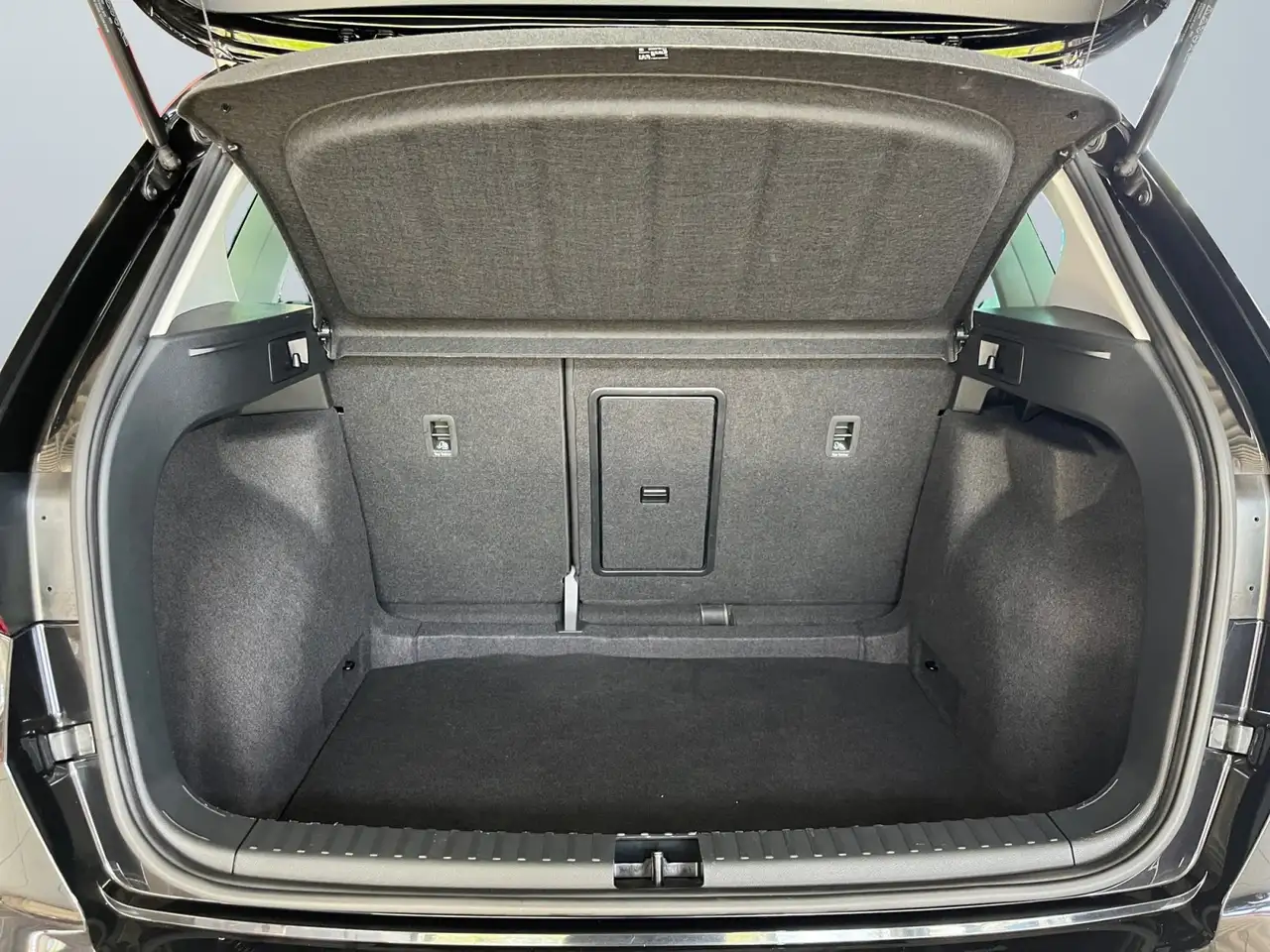 SEAT Ateca Xperience 1.5 TSI DSG Tempomat+Navigation 14