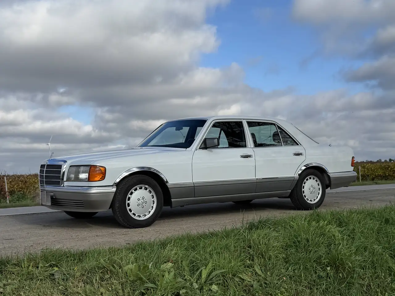 Mercedes-Benz 300SE (W126), foto 1