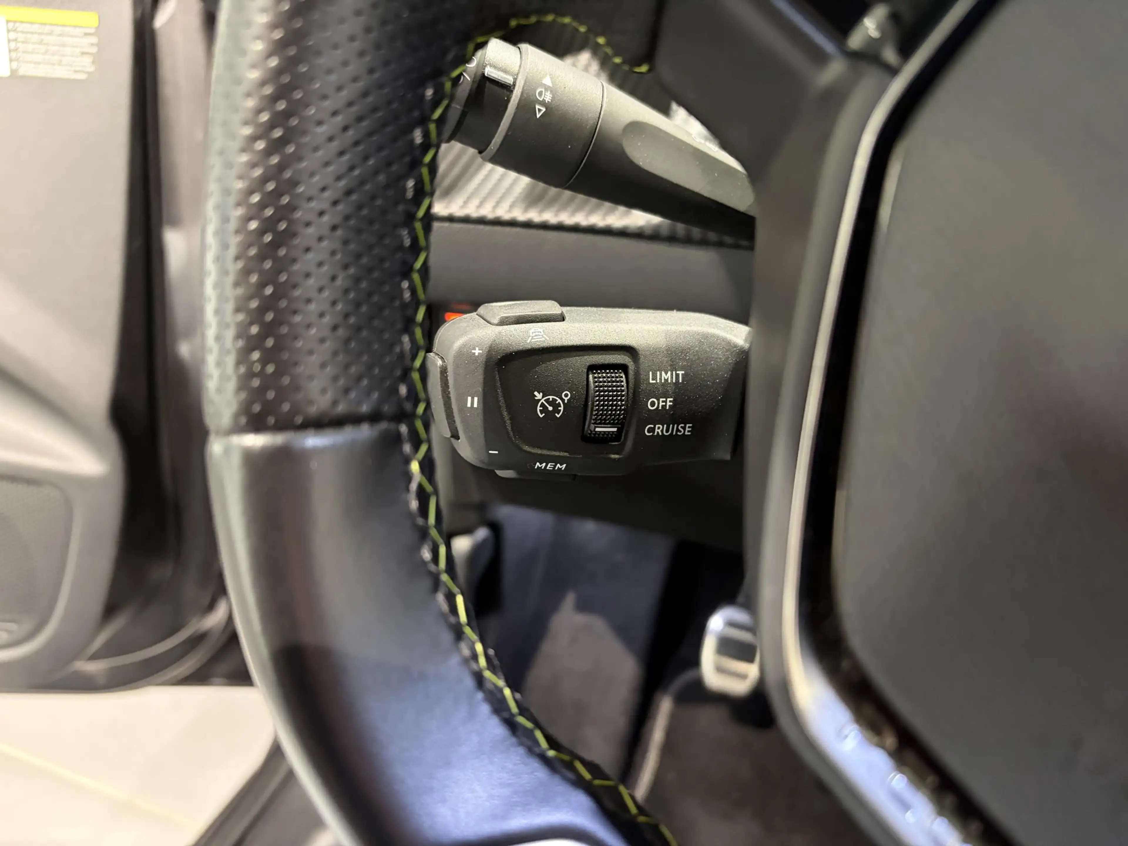 Peugeot 208 1.2 PureTech GT Pack | Panoramadak | Alcantara | C — photo 13
