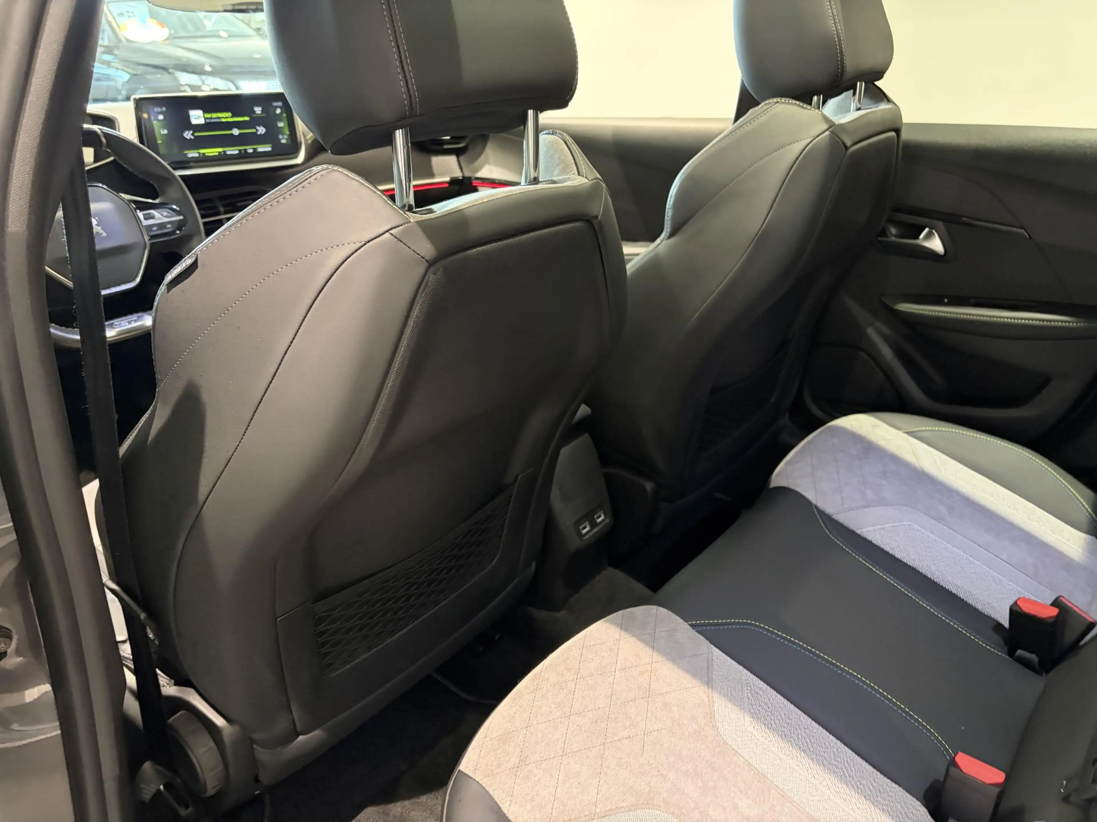 Peugeot 208 1.2 PureTech GT Pack | Panoramadak | Alcantara | C — photo 10