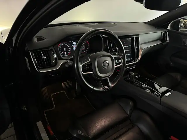Volvo S60 view 5