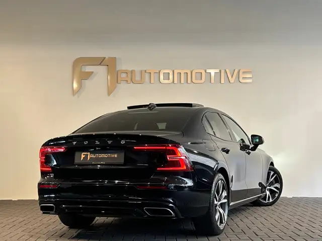 Volvo S60 view 3
