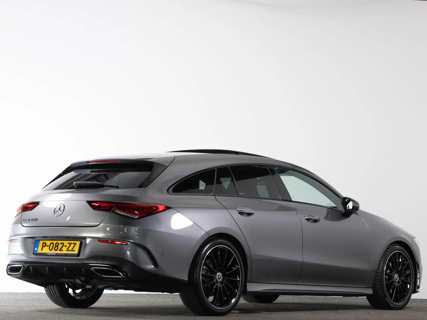 Mercedes-Benz CLA 180 Shooting Brake AMG Line 136pk AUTOMAAT | Panoramad Gris - 2