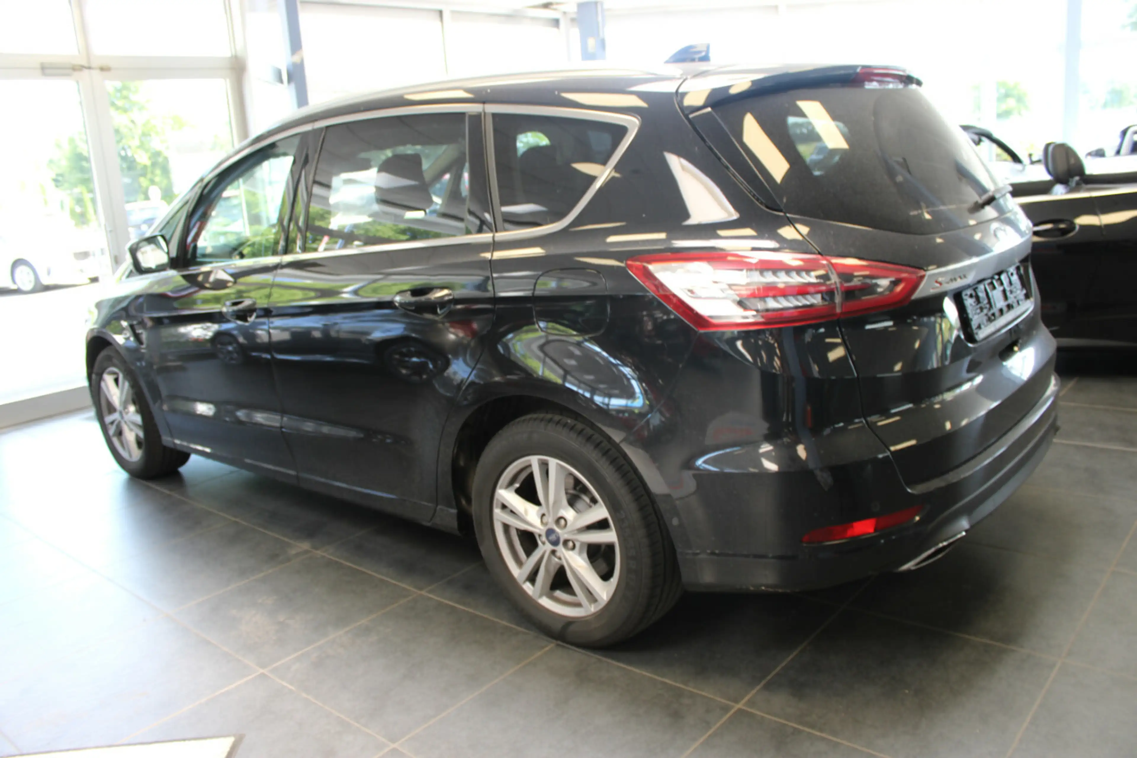 Ford S-Max 2.0 EcoBlue Aut. TITANUM — photo 4