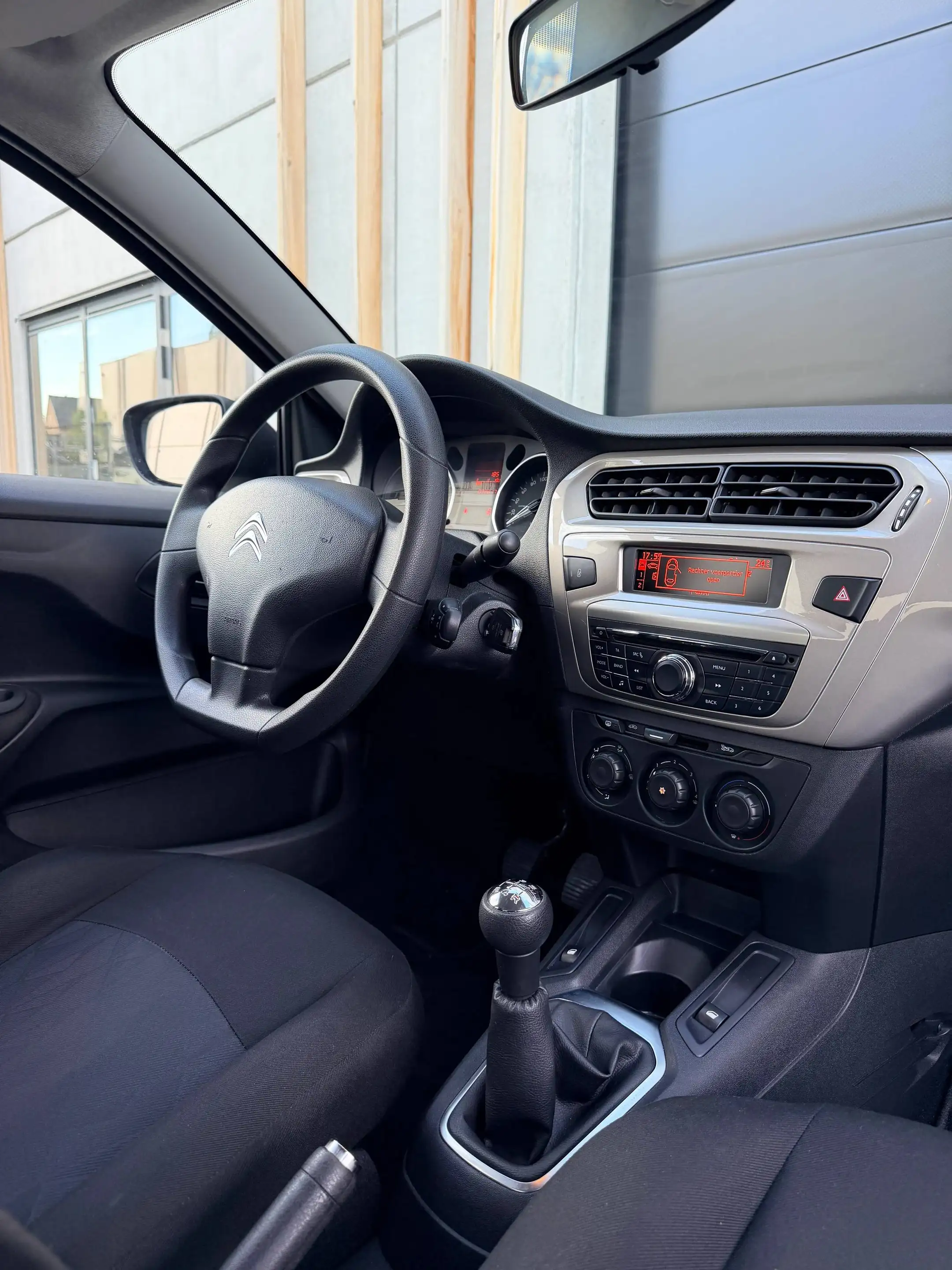 Citroen C-Elysée 1.6 VTi Feel Benzine // 2018 — photo 9