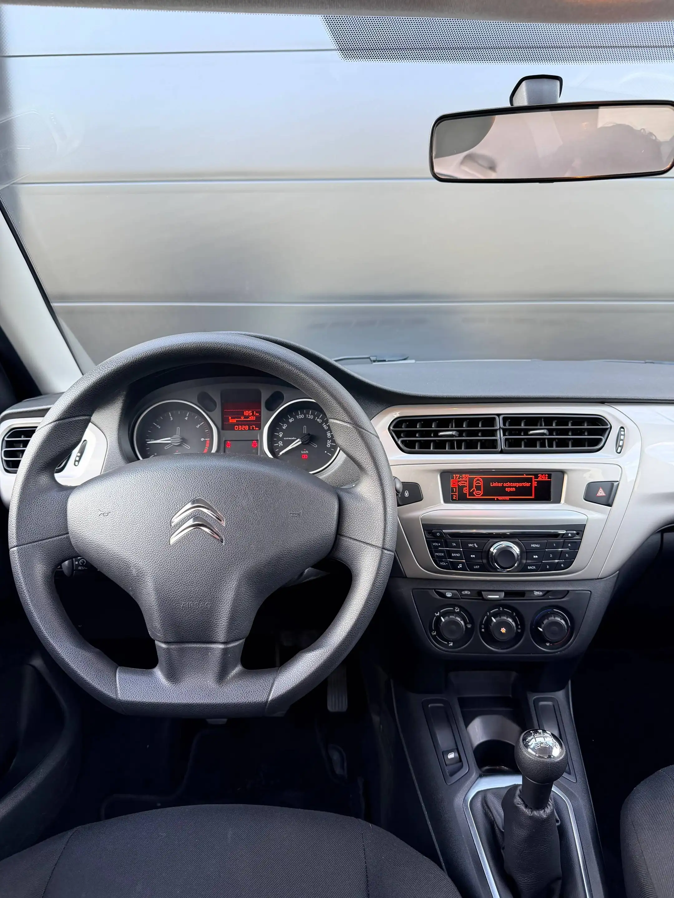 Citroen C-Elysée 1.6 VTi Feel Benzine // 2018 — photo 8