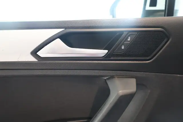 Volkswagen Tiguan view 14